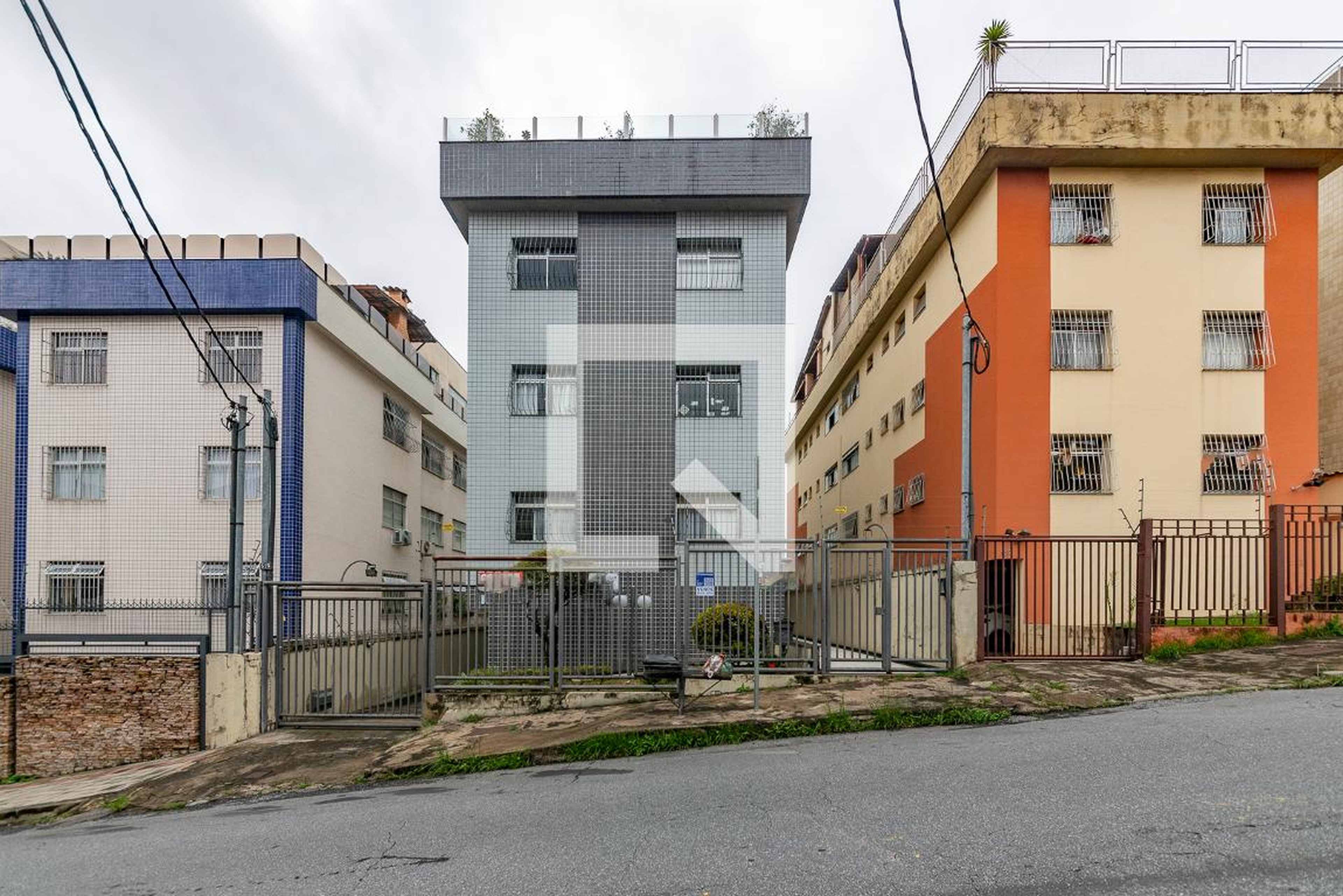 Fachada Condomínio em Rua Jacutinga, 515