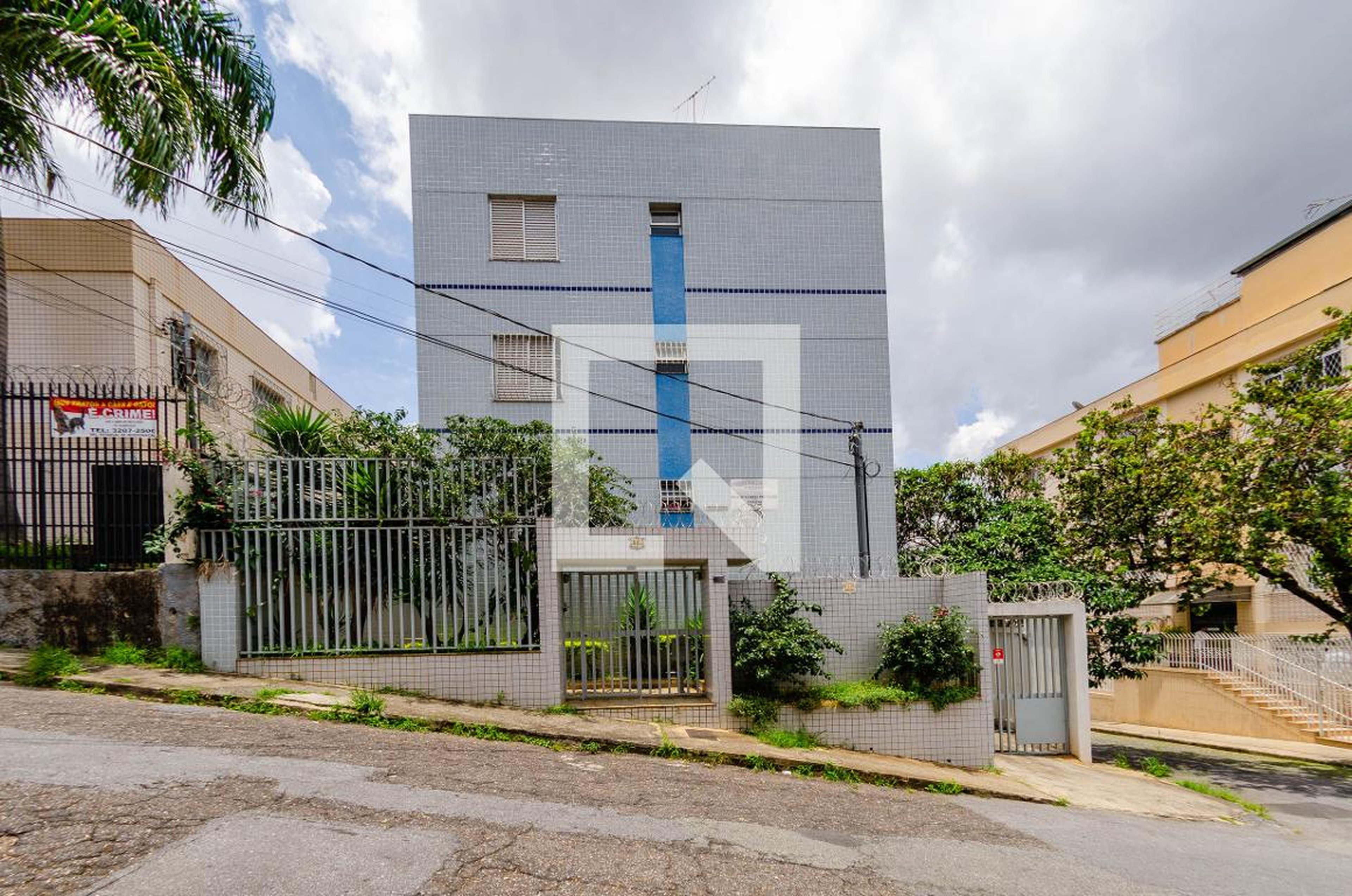 Fachada Condomínio em Rua Campos Gerais, 207