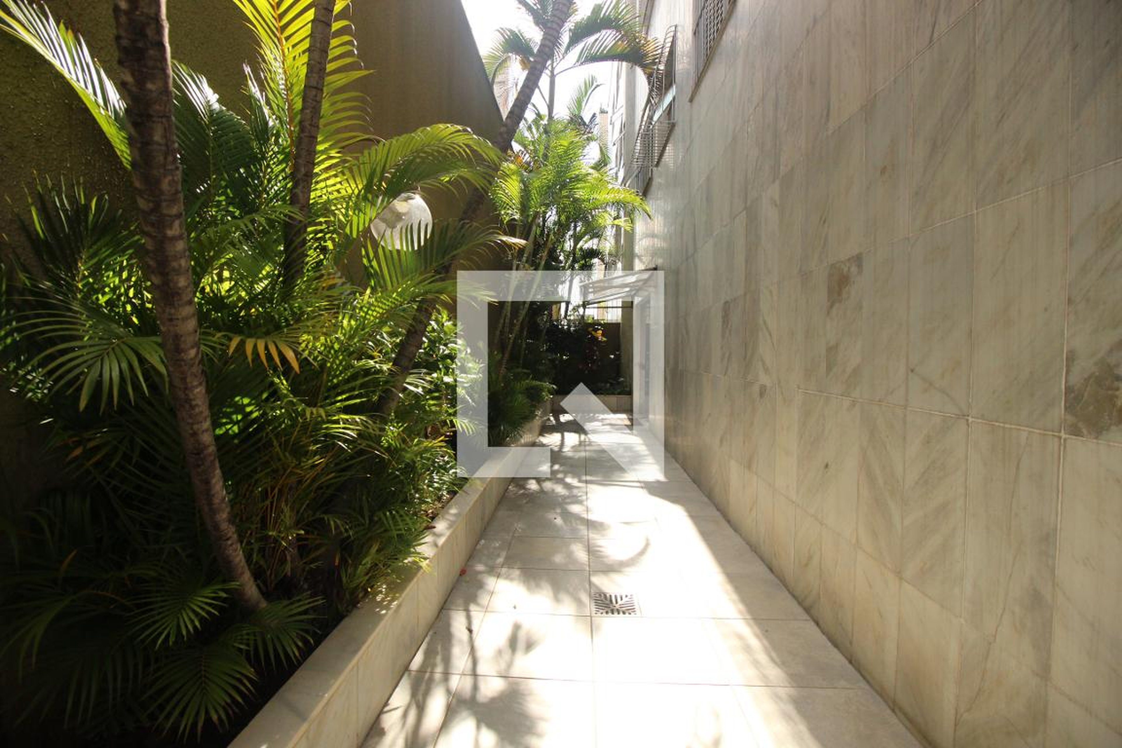 Entrada do prédio Condomínio em Rua Maranguape, 398