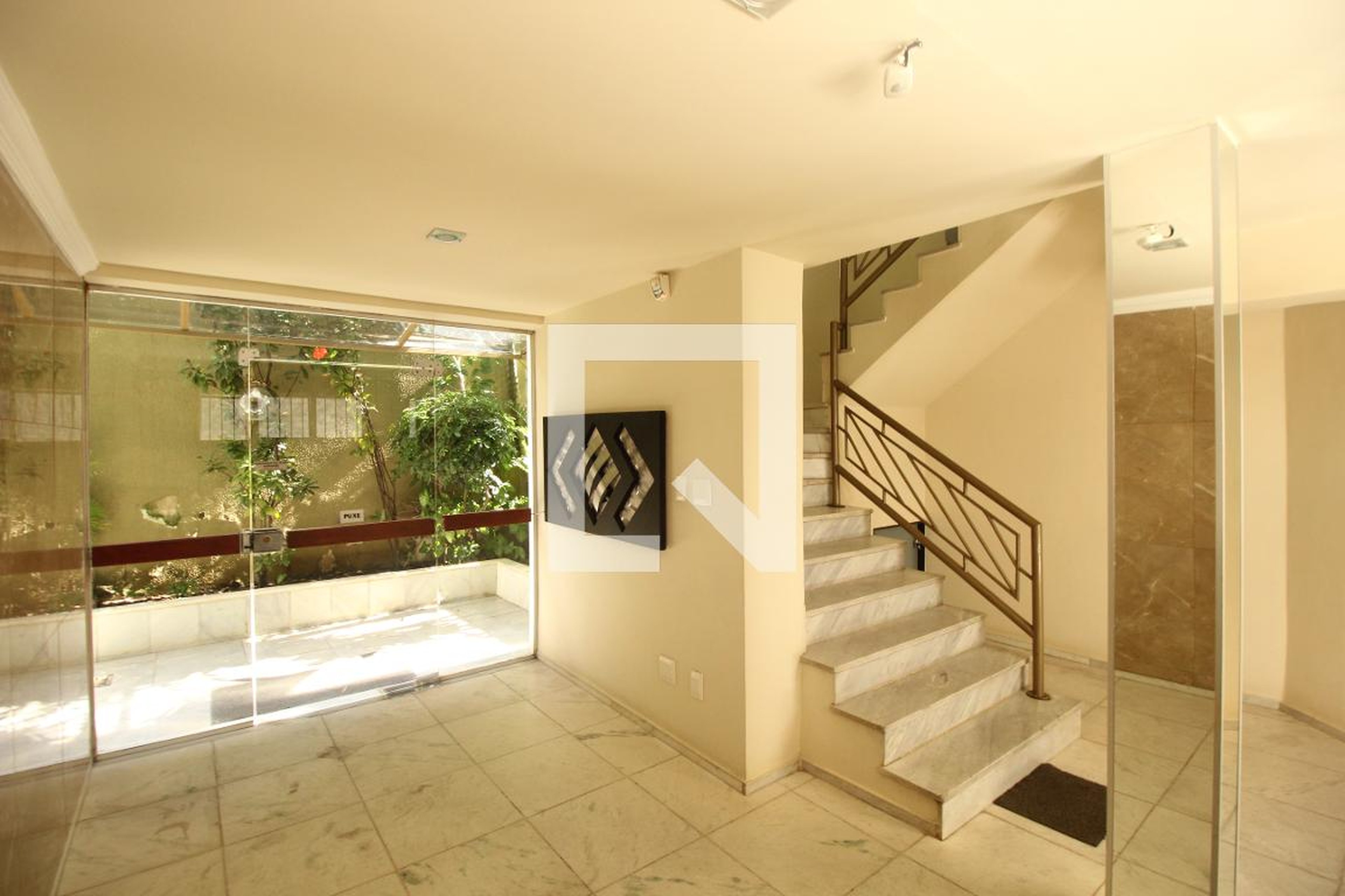 Hall de entrada Condomínio em Rua Maranguape, 398