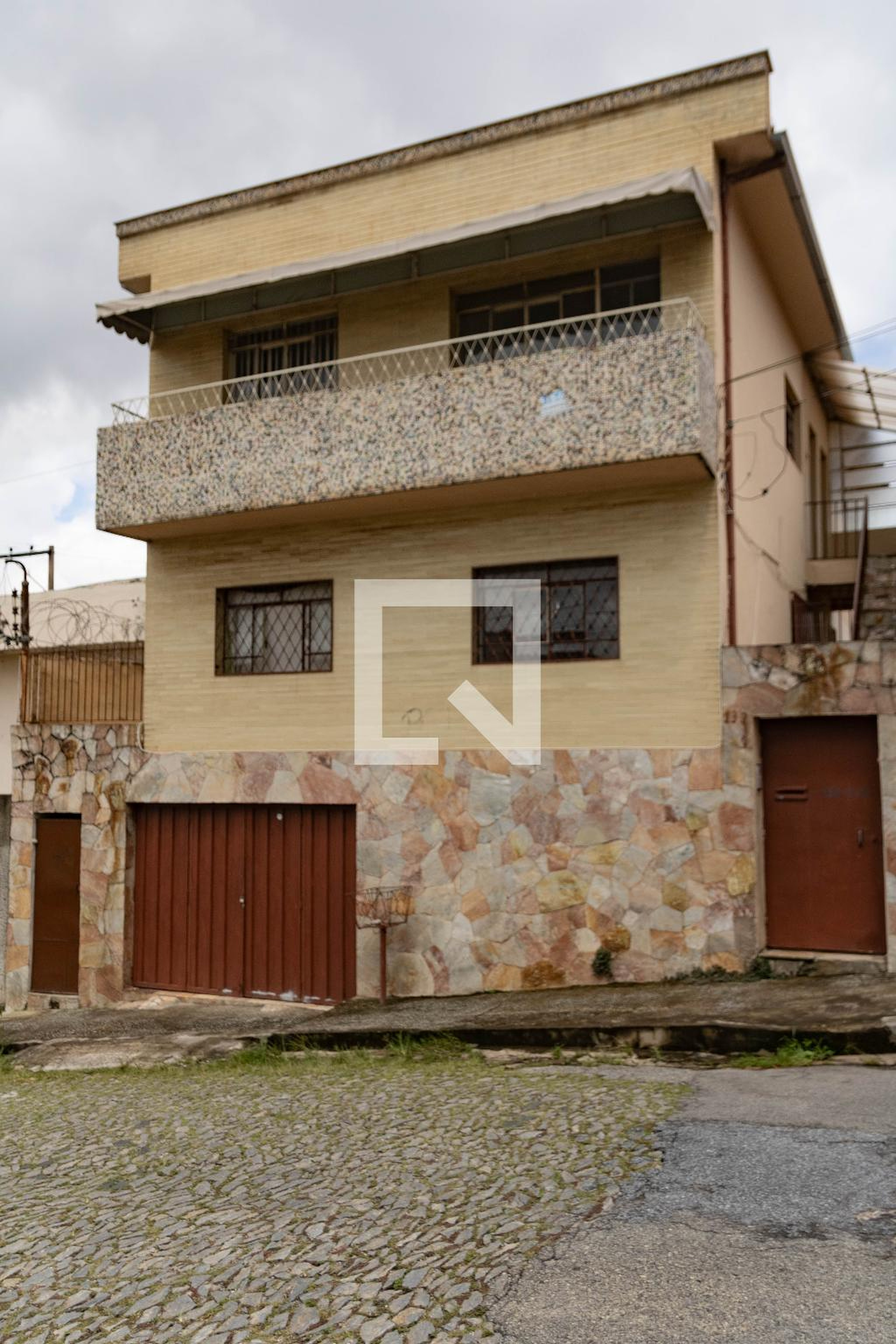 Fachada Condomínio em Rua Araruama, 132