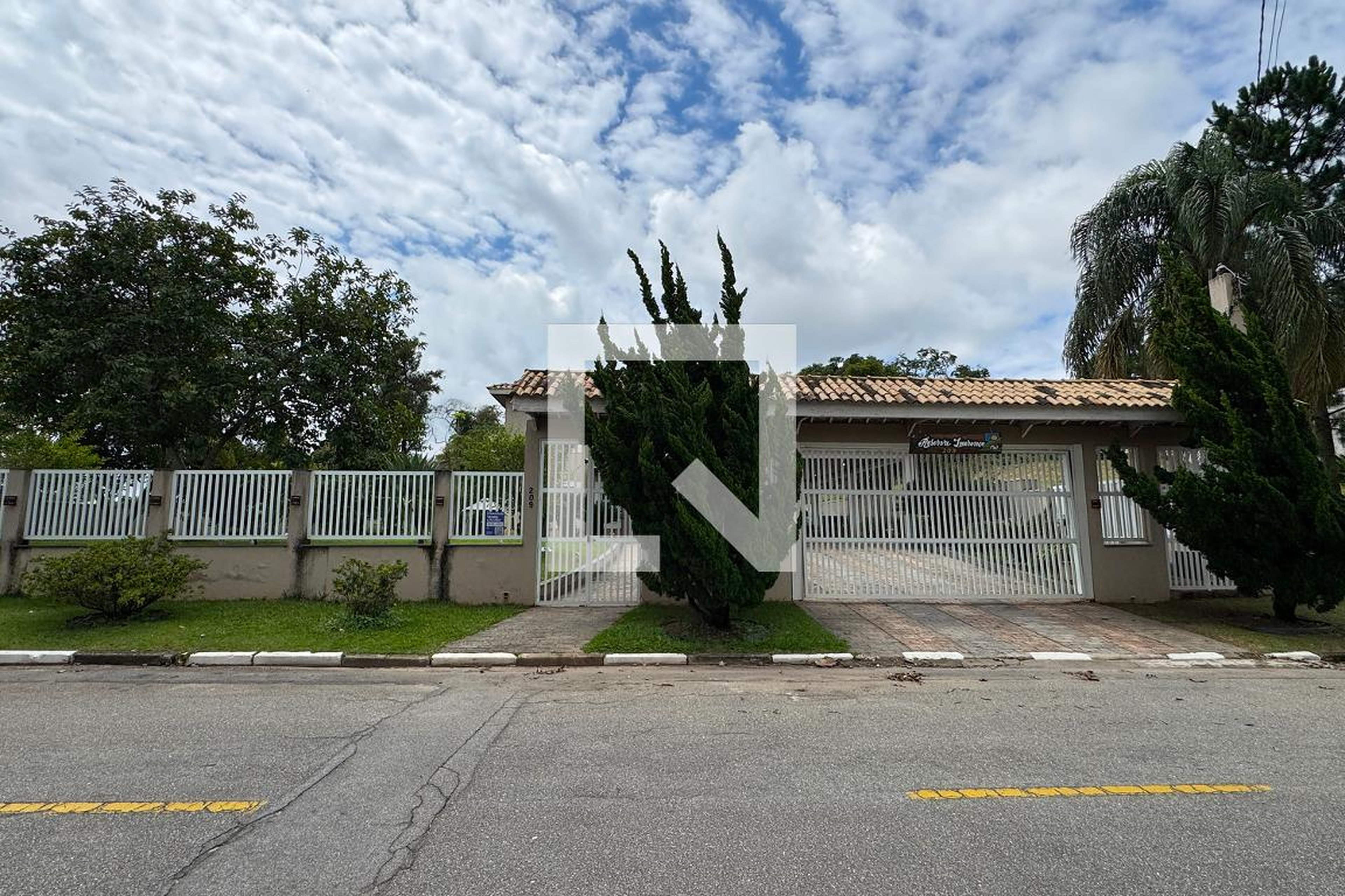 Fachada Condomínio em Rua São Fernando, 596
