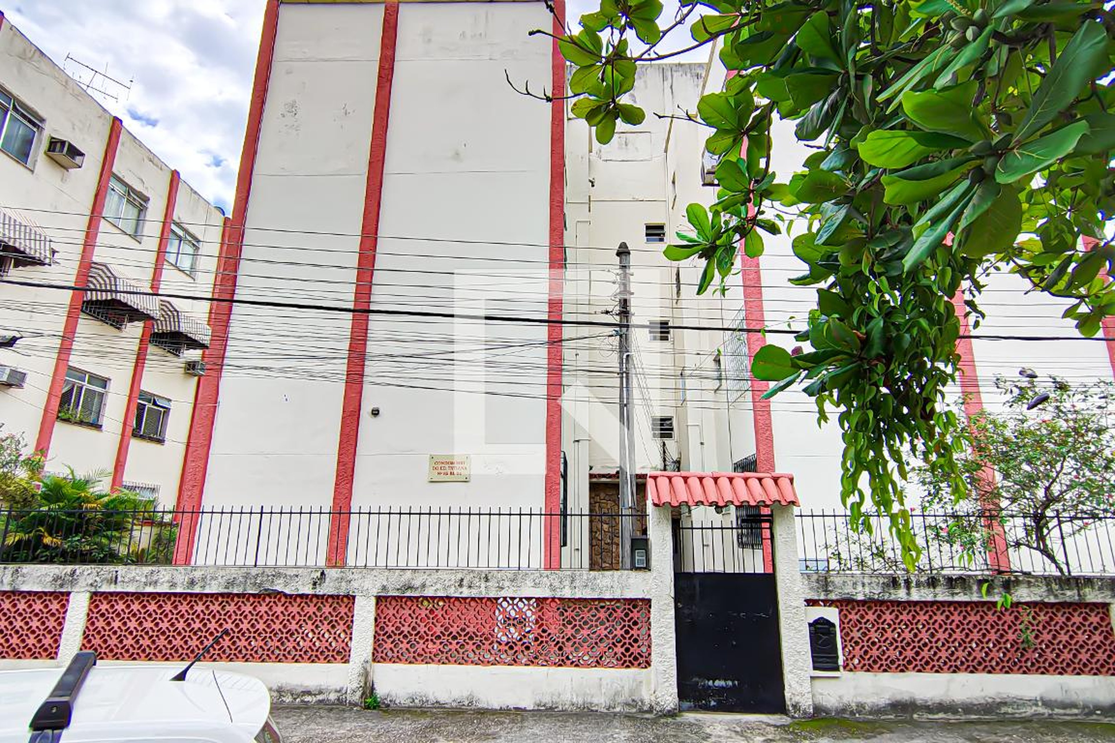 Fachada Condomínio em Travessa Pessegueiro, 85