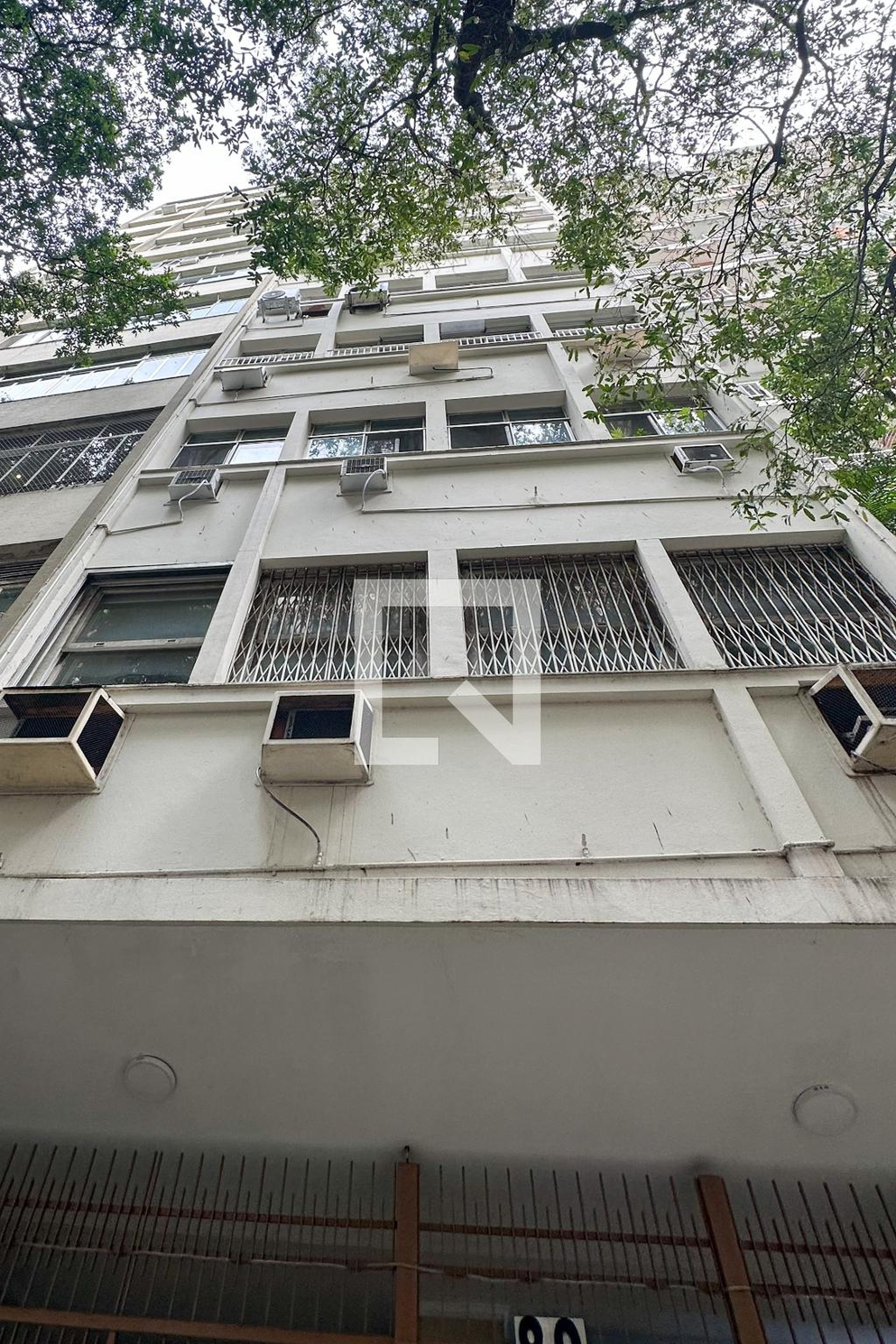 Fachada Condomínio em Rua Constante Ramos, 89