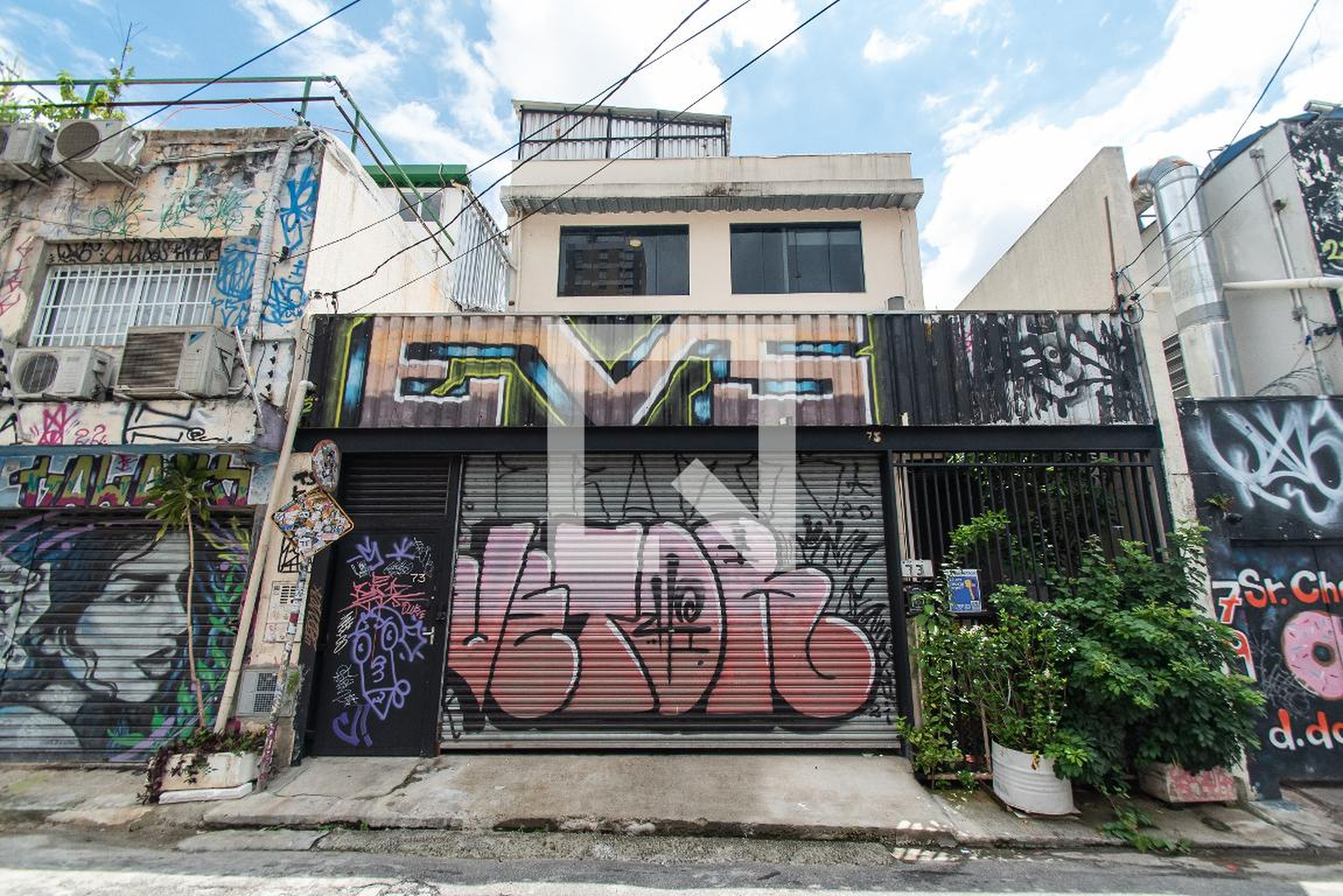 Fachada Condomínio em Rua Olga Abujamra, 73