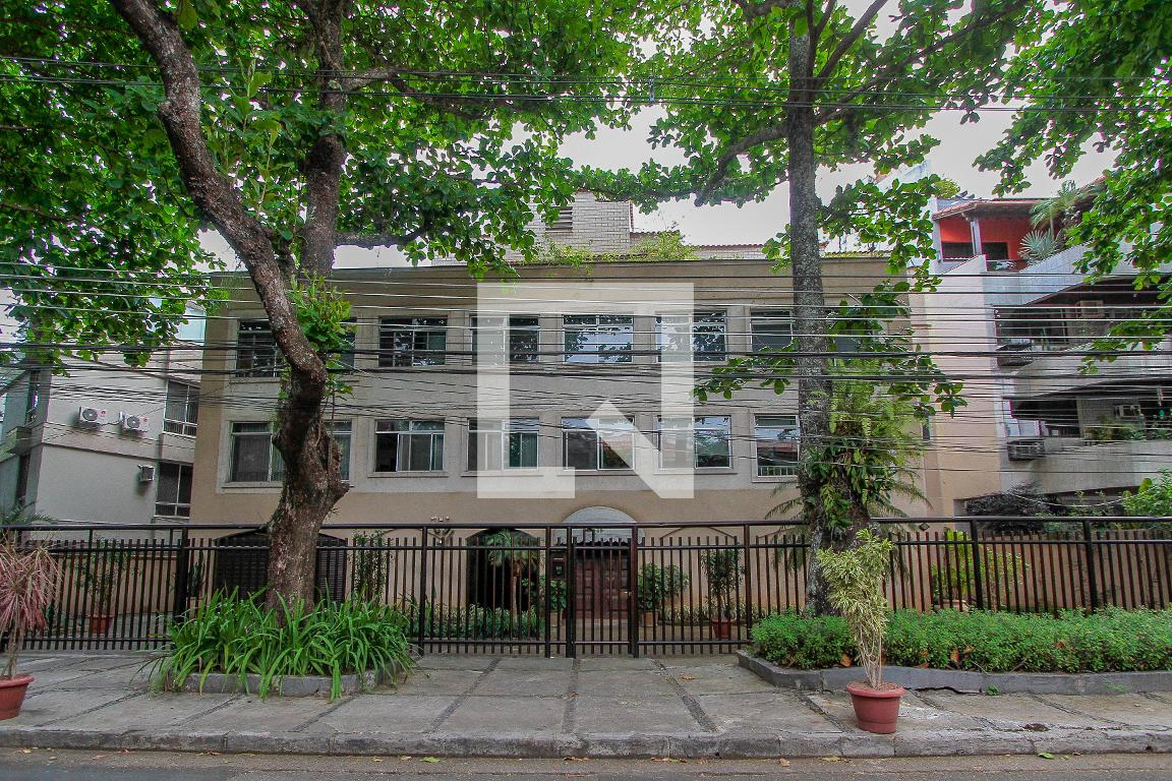 Fachada Condomínio Paranhos Antunes