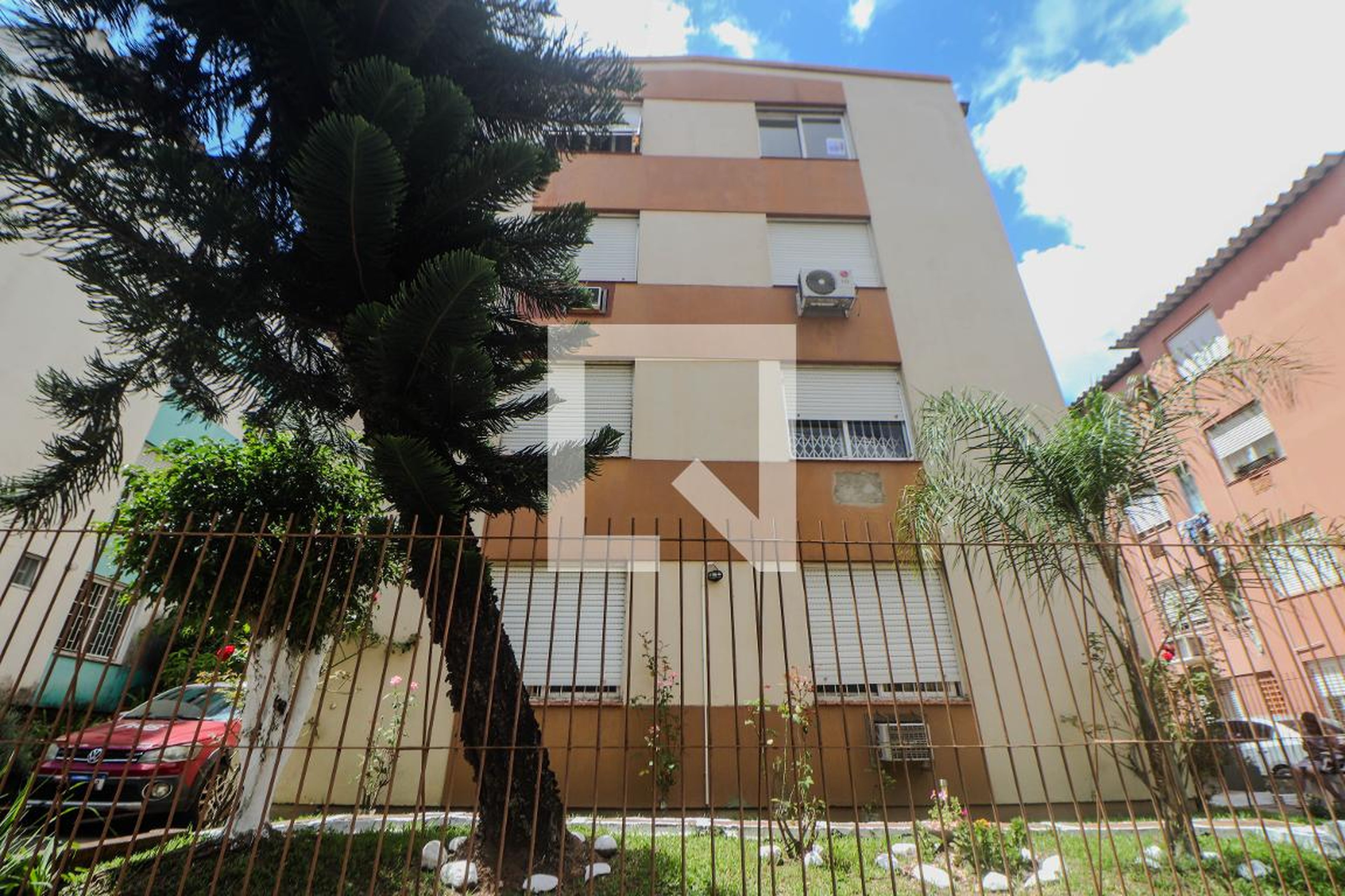 Fachada Condomínio em Rua Ângelo Crivellaro, 715