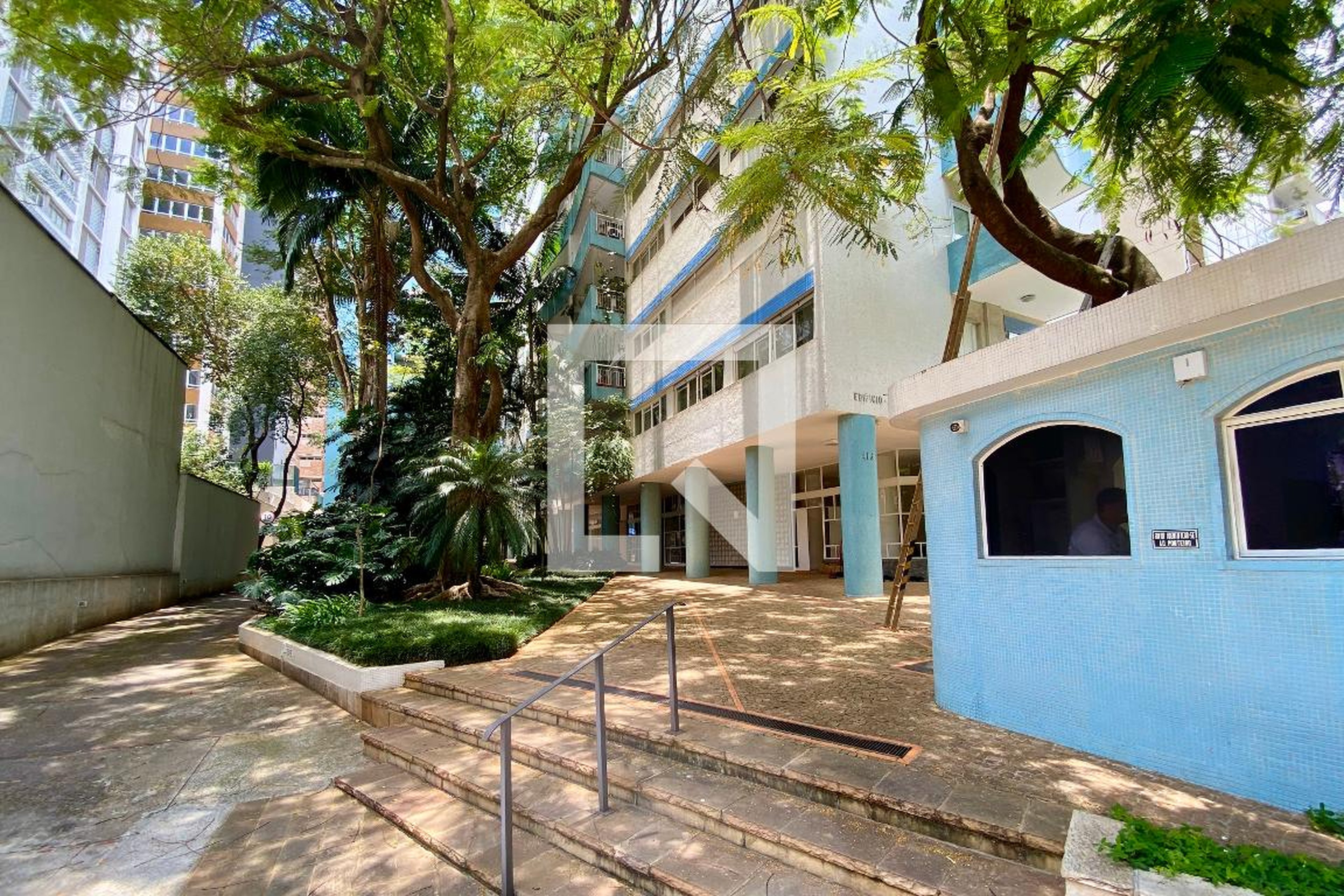 Fachada Condomínio Azul e Branco