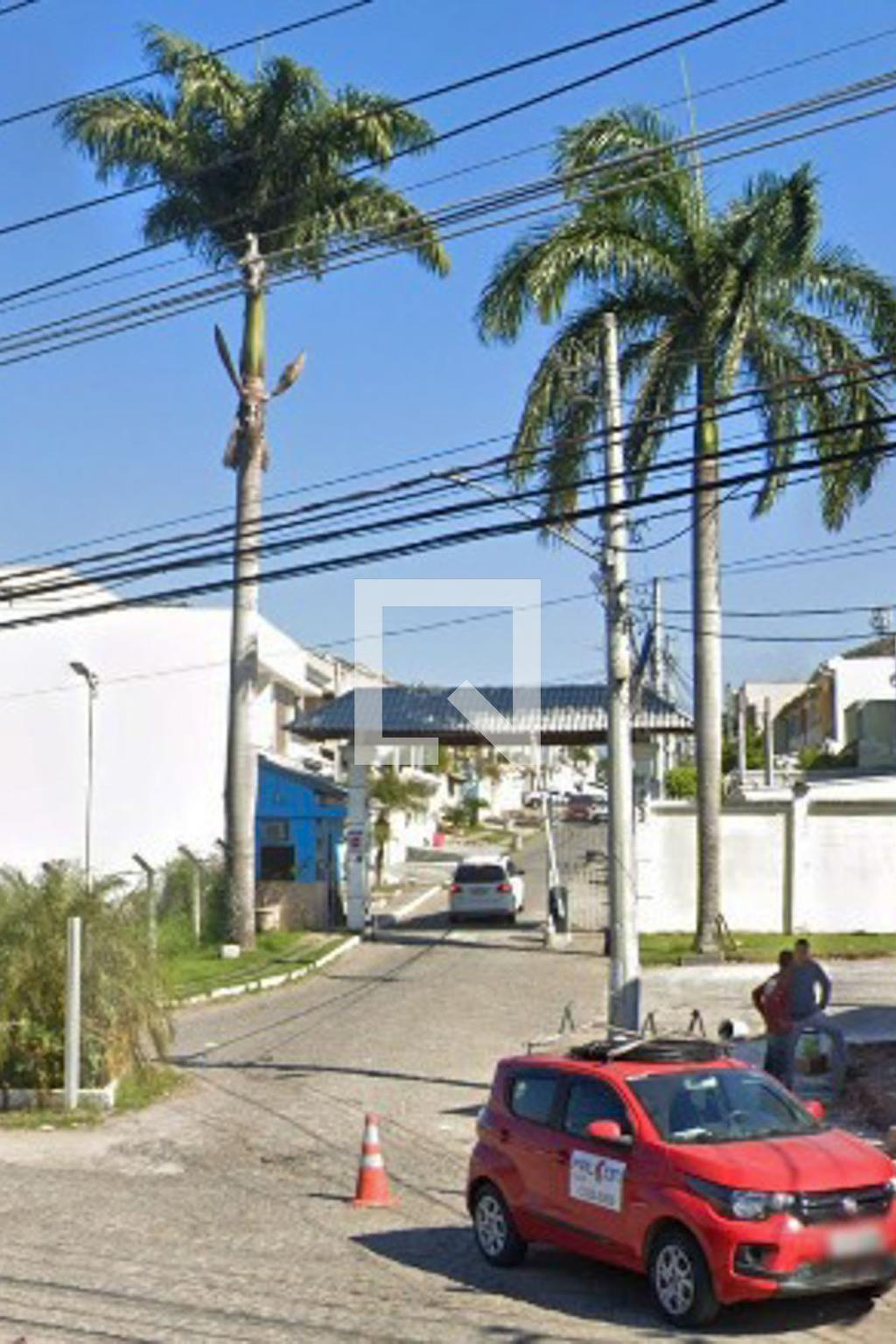 Fachada do Condomínio Condomínio em Estrada da Cachamorra, 402