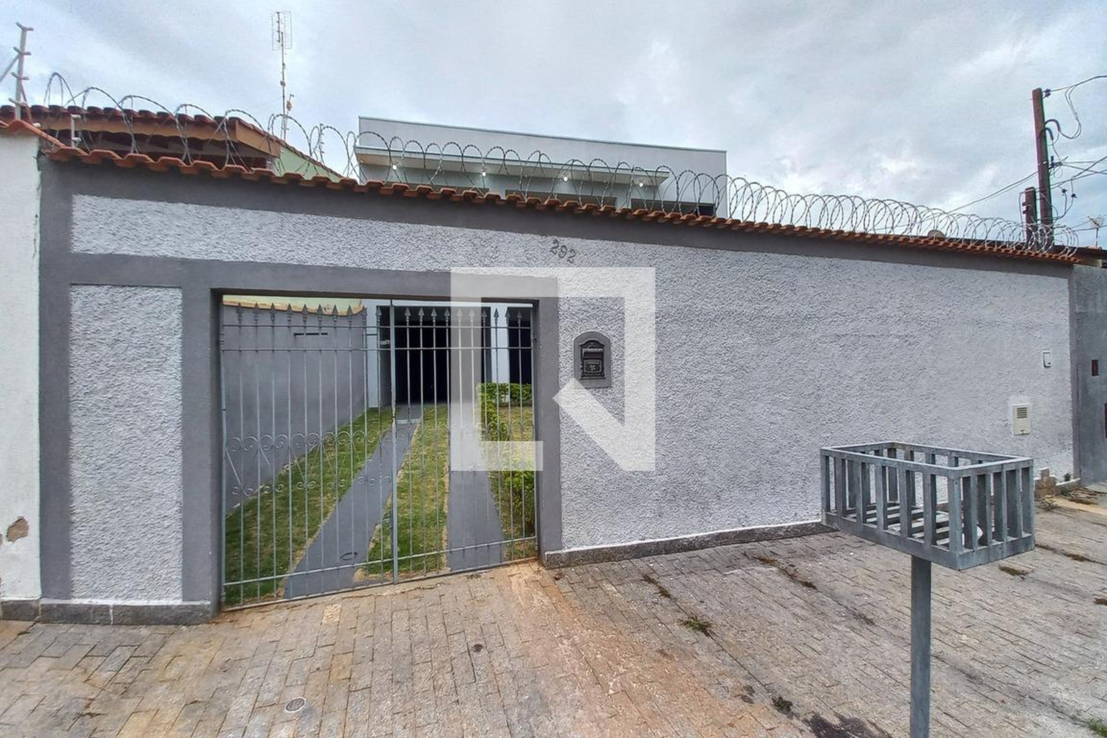 Fachada do Prédio Condomínio em Rua Mírian Nazareth Vilela Queiroz, 292