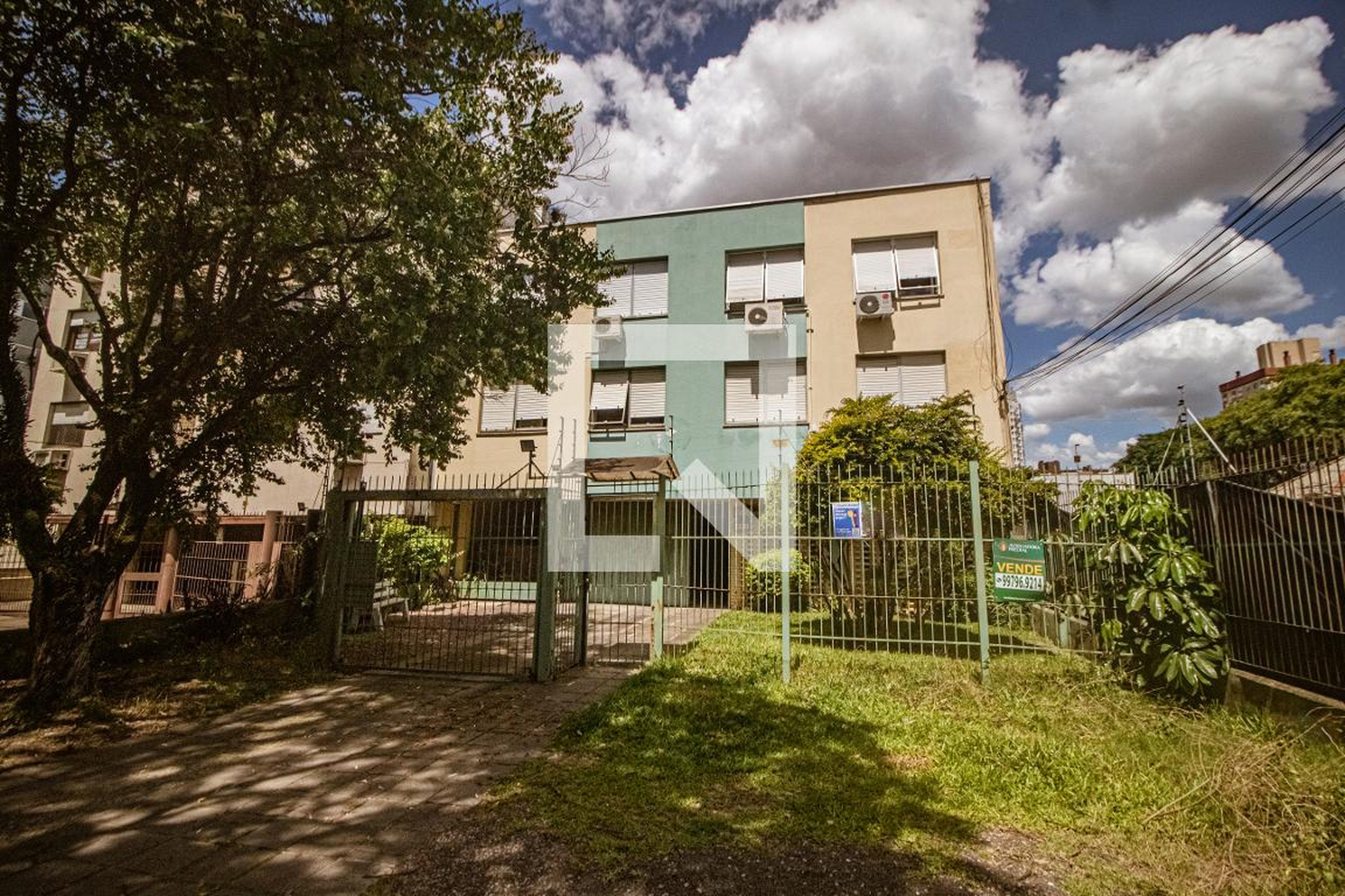 Fachada Condomínio em Rua Professor Cristiano Fischer, 2320