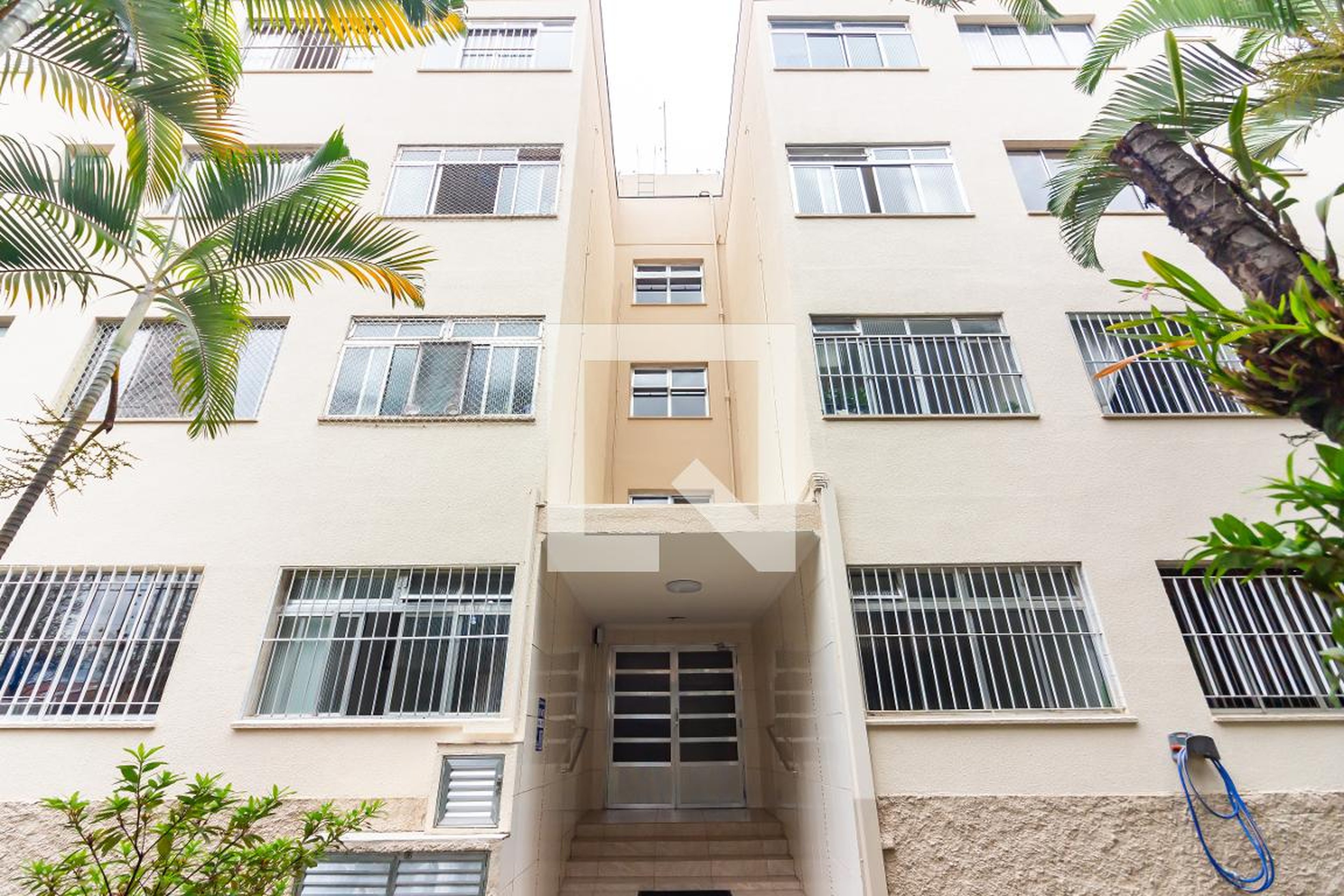 Fachada Condomínio em Rua Pitangueiras, 105