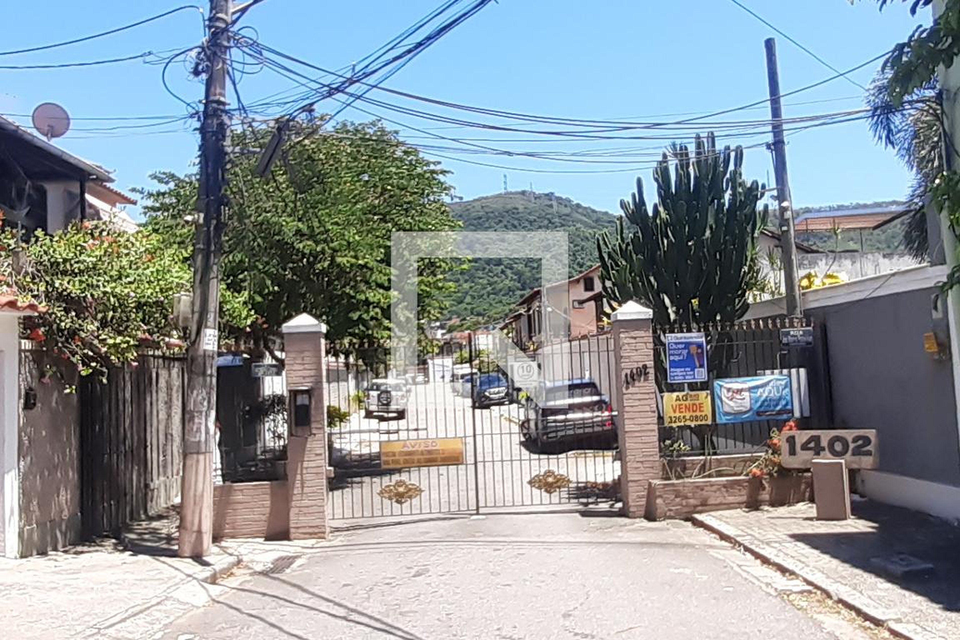 Fachada Condomínio em Estrada Meringuava, 1402