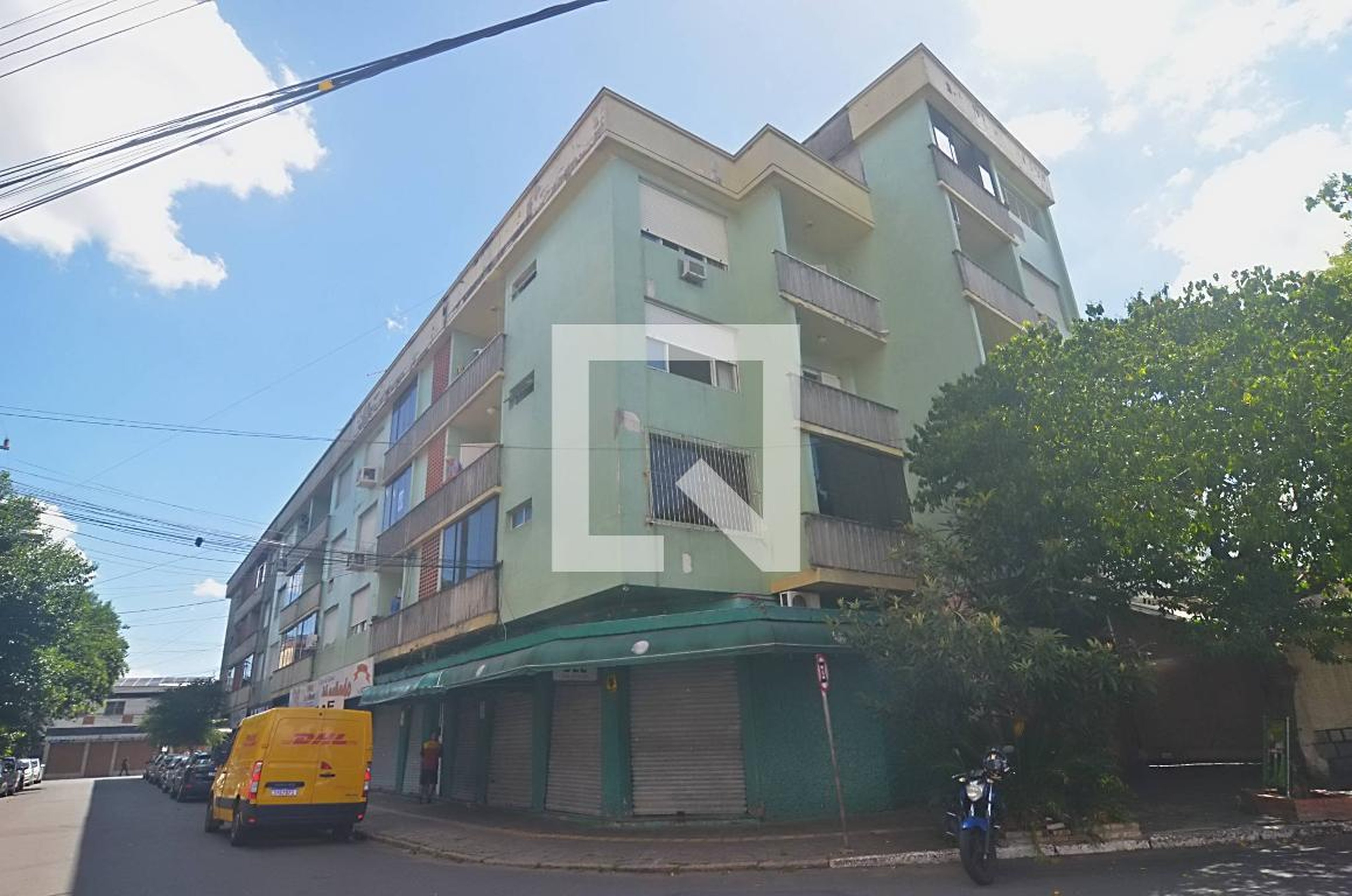 Fachada Condomínio em Rua Santini Longoni, 40