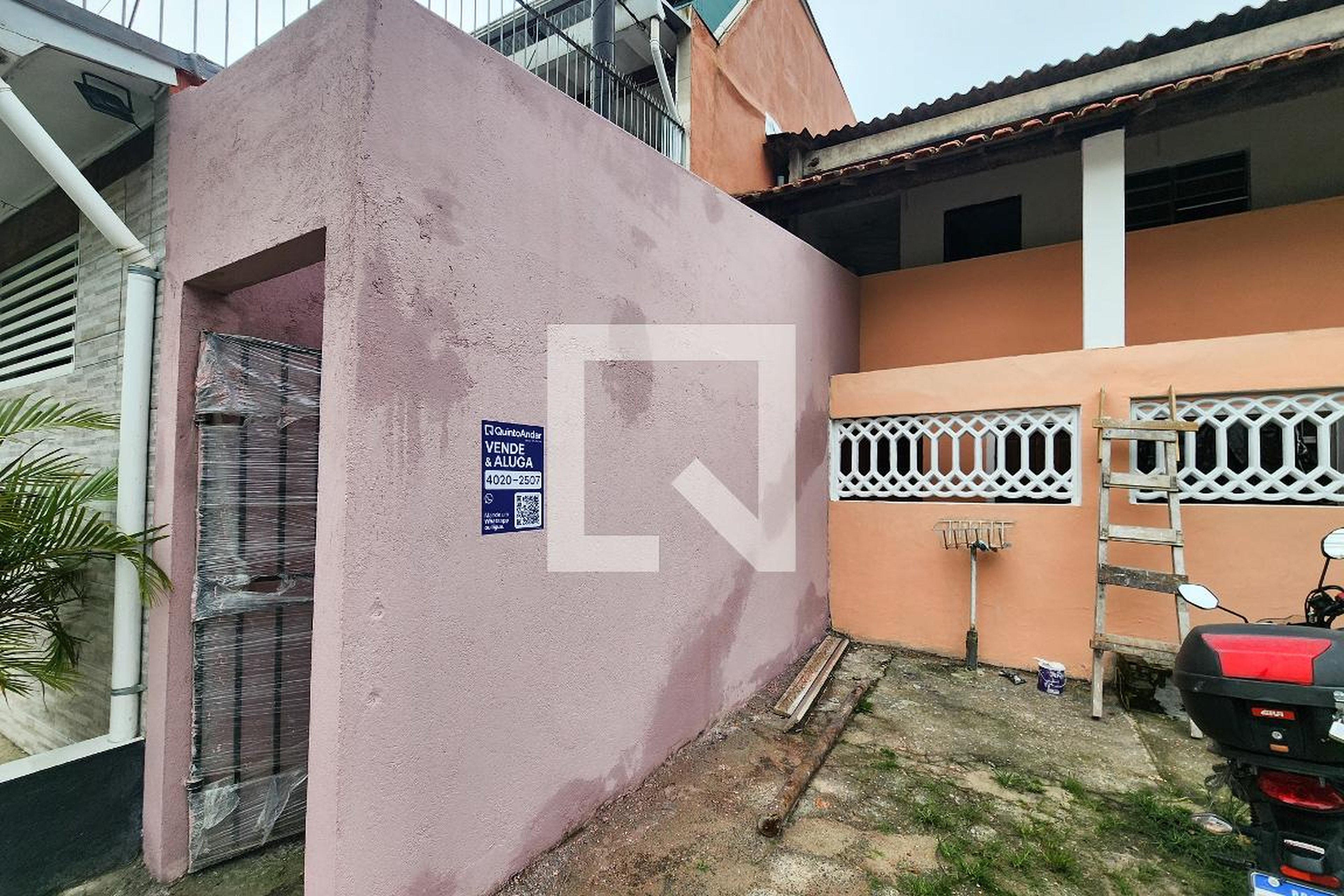 Fachada Condomínio em Rua Diogo de Menezes, 55