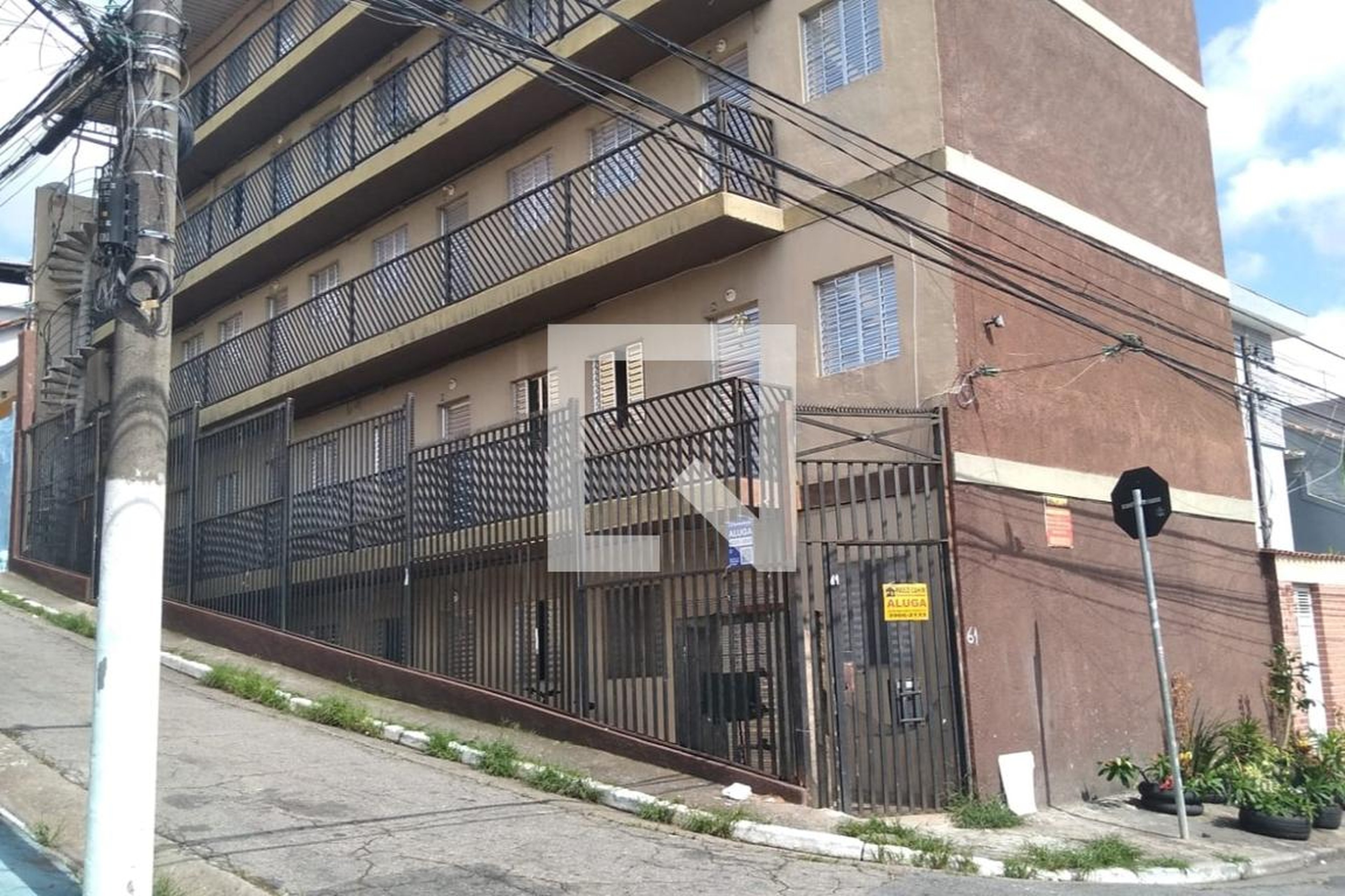 Fachada Condomínio em Rua Francisco Shigueki Nomura, 61