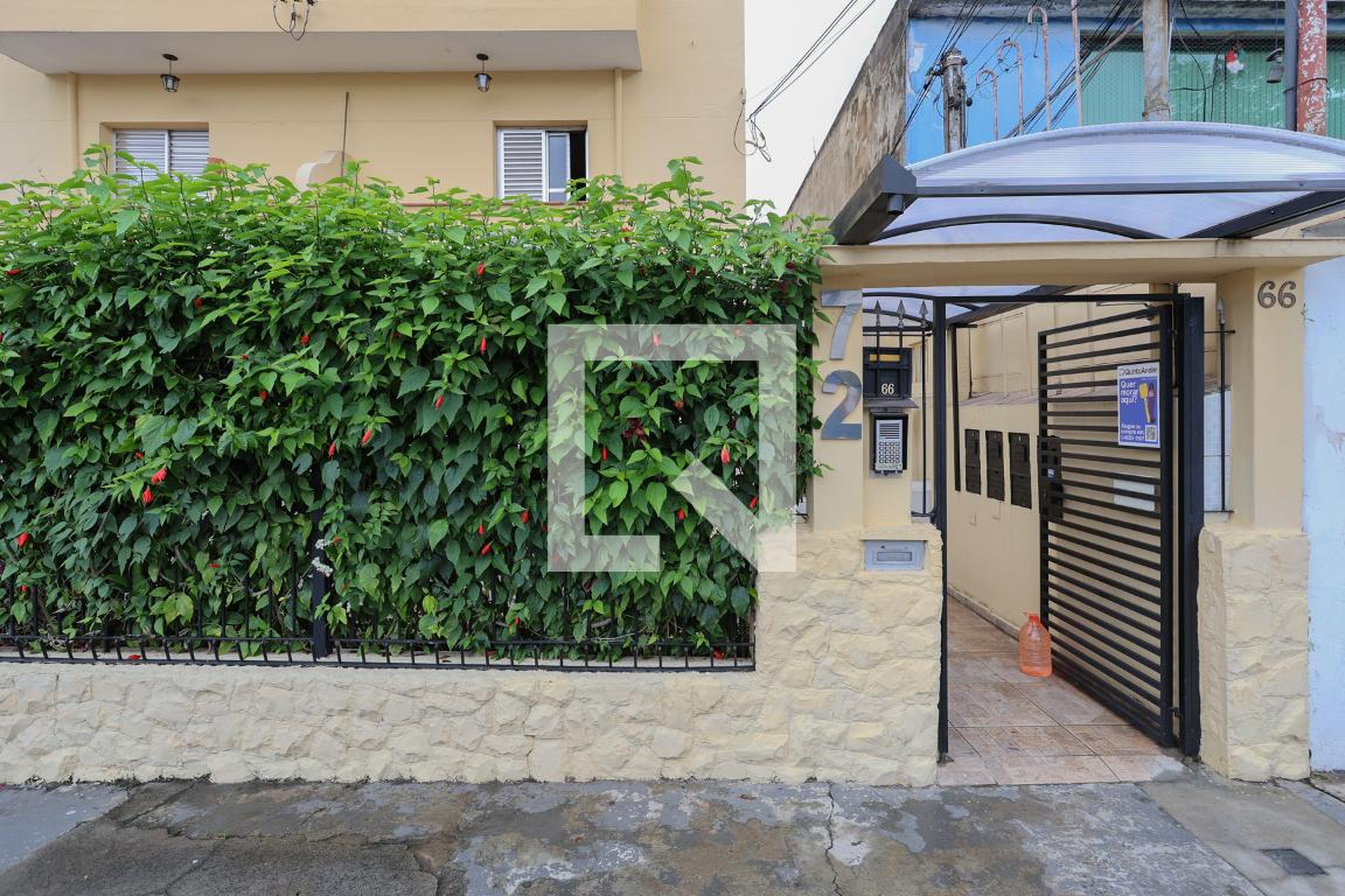 Fachada do condomínio Condomínio Esmeralda