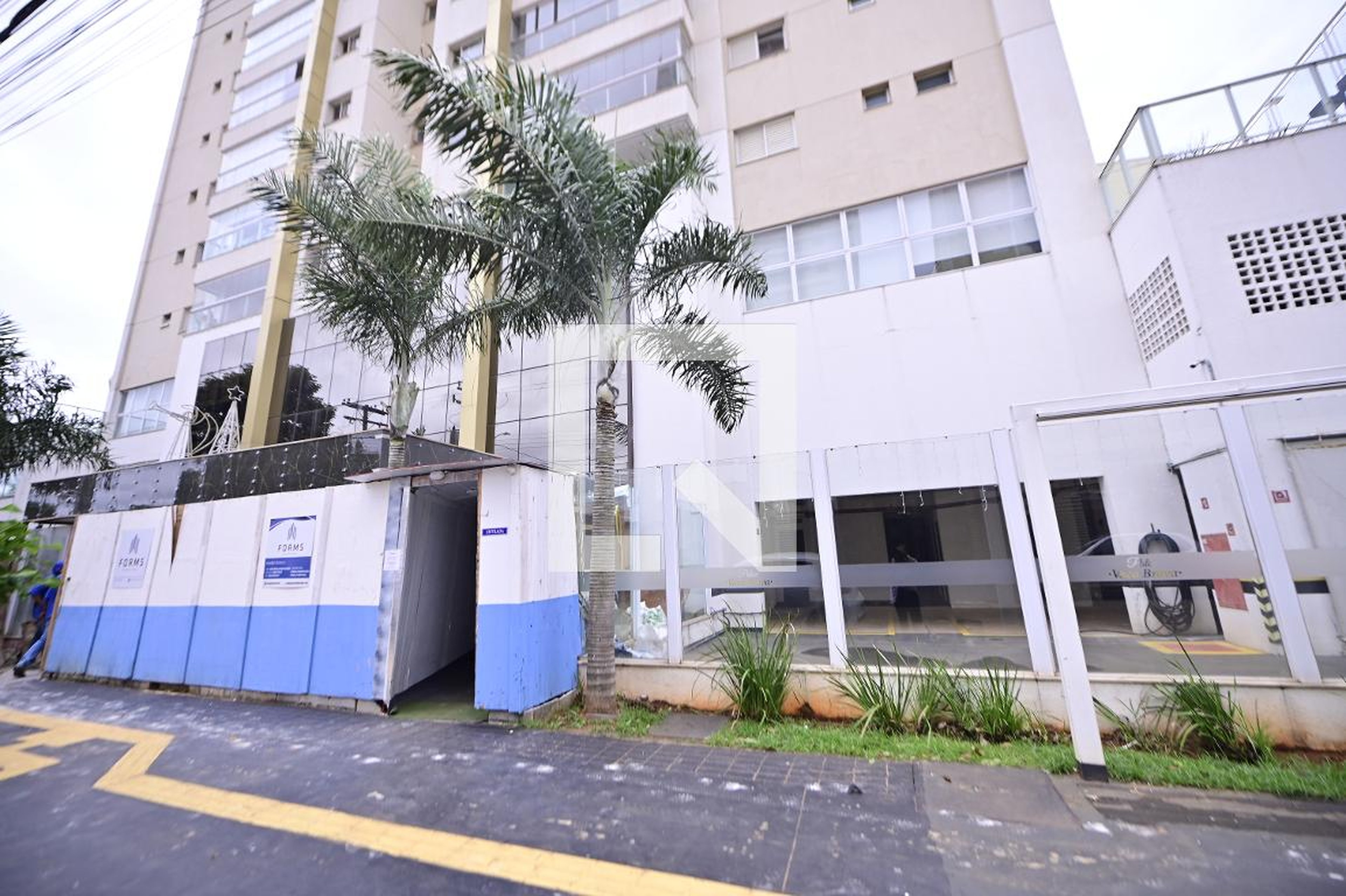 Fachada Condomínio em Rua C-237, 85