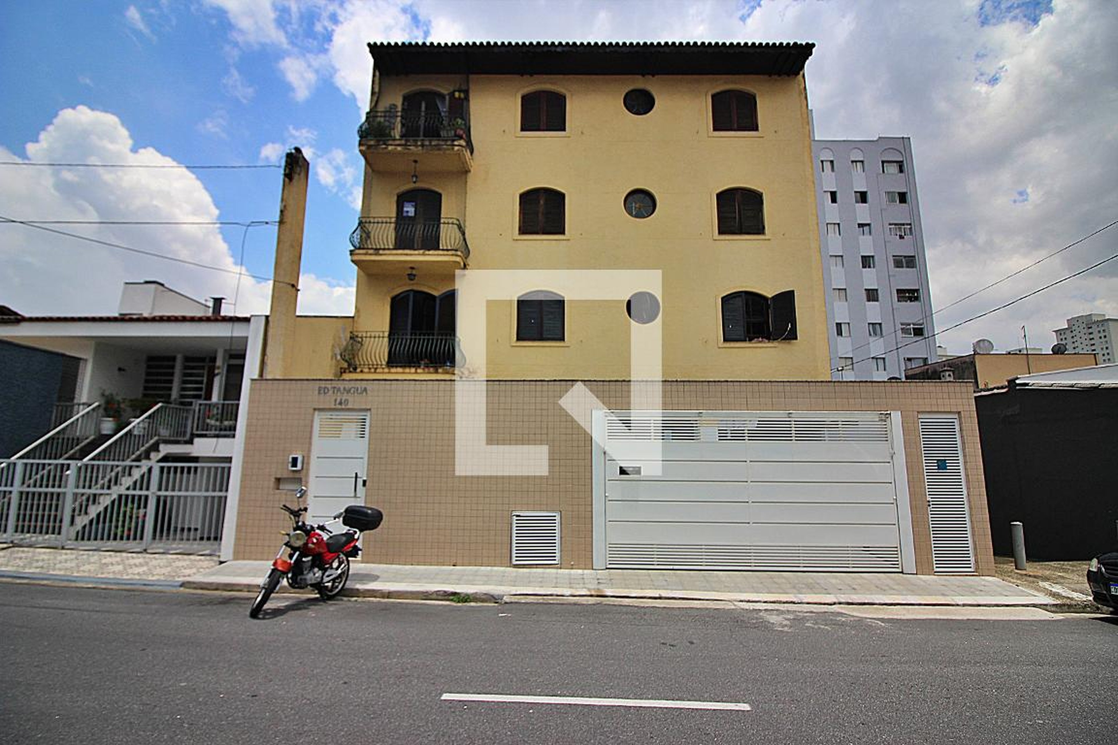 Fachada Condomínio em Rua Antônio Campanha, 140