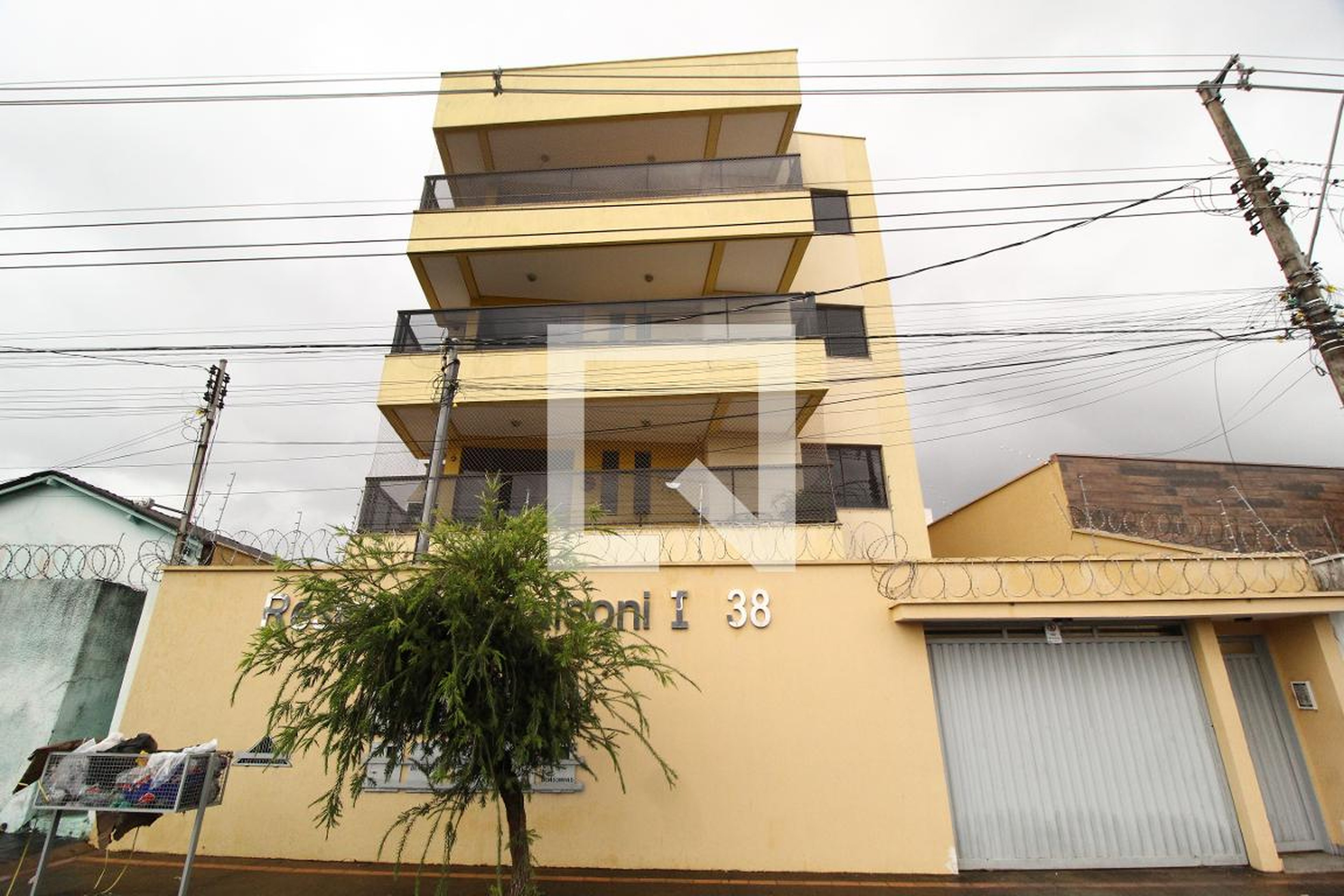 Fachada Condomínio em Rua Cassimiro de Abreu, 38