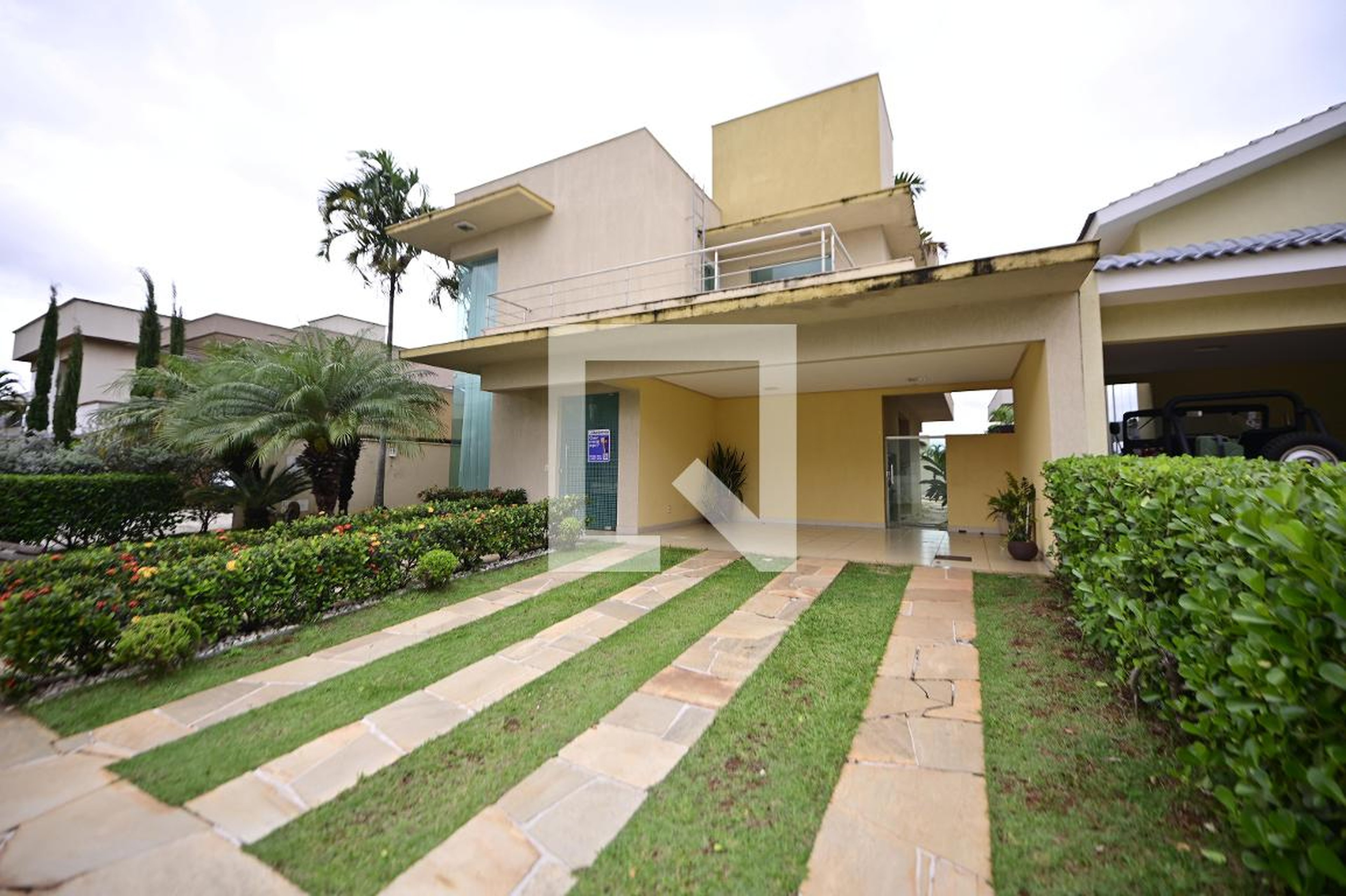 Fachada Condomínio em Rua das Azaléias, 0