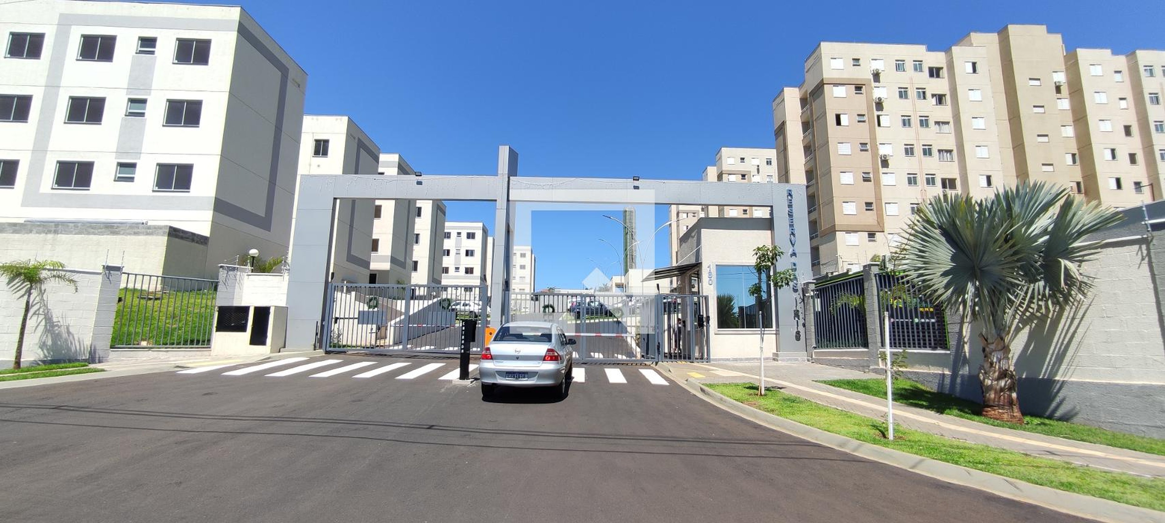 Fachada Condomínio em Avenida Afonço Valera, 1000