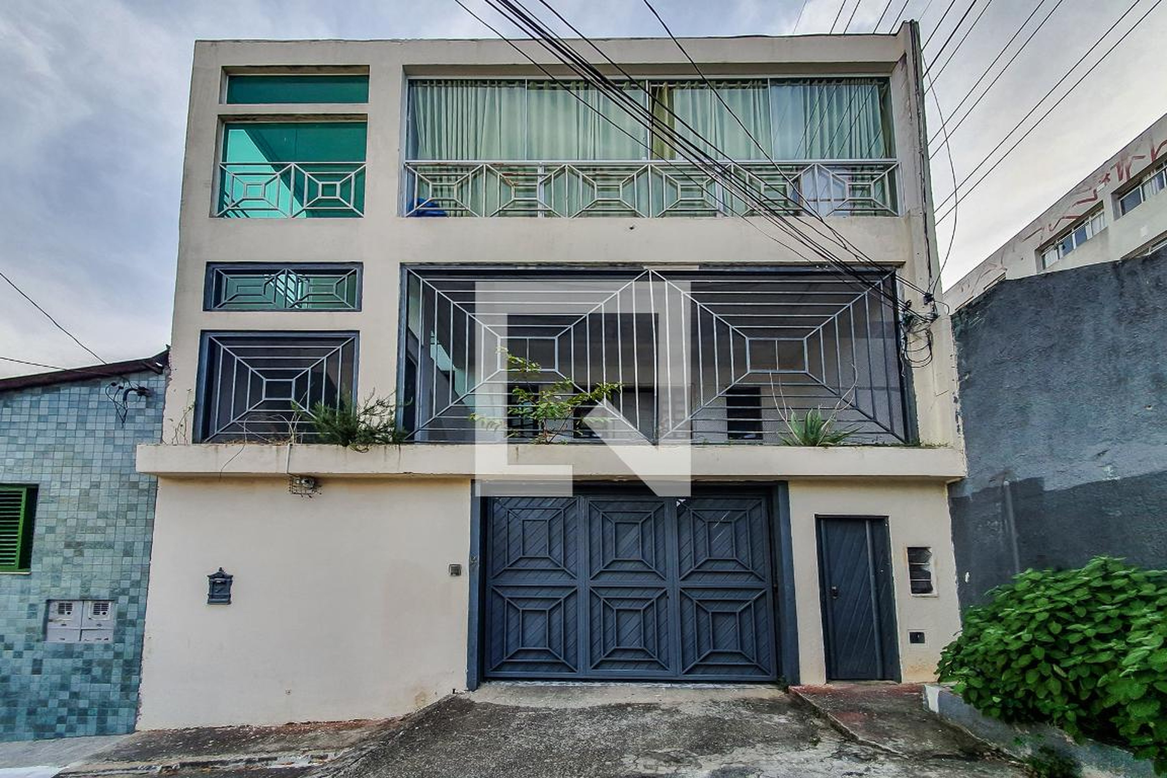 Fachada do Prédio Condomínio em Rua Luis Reis Santos, 67