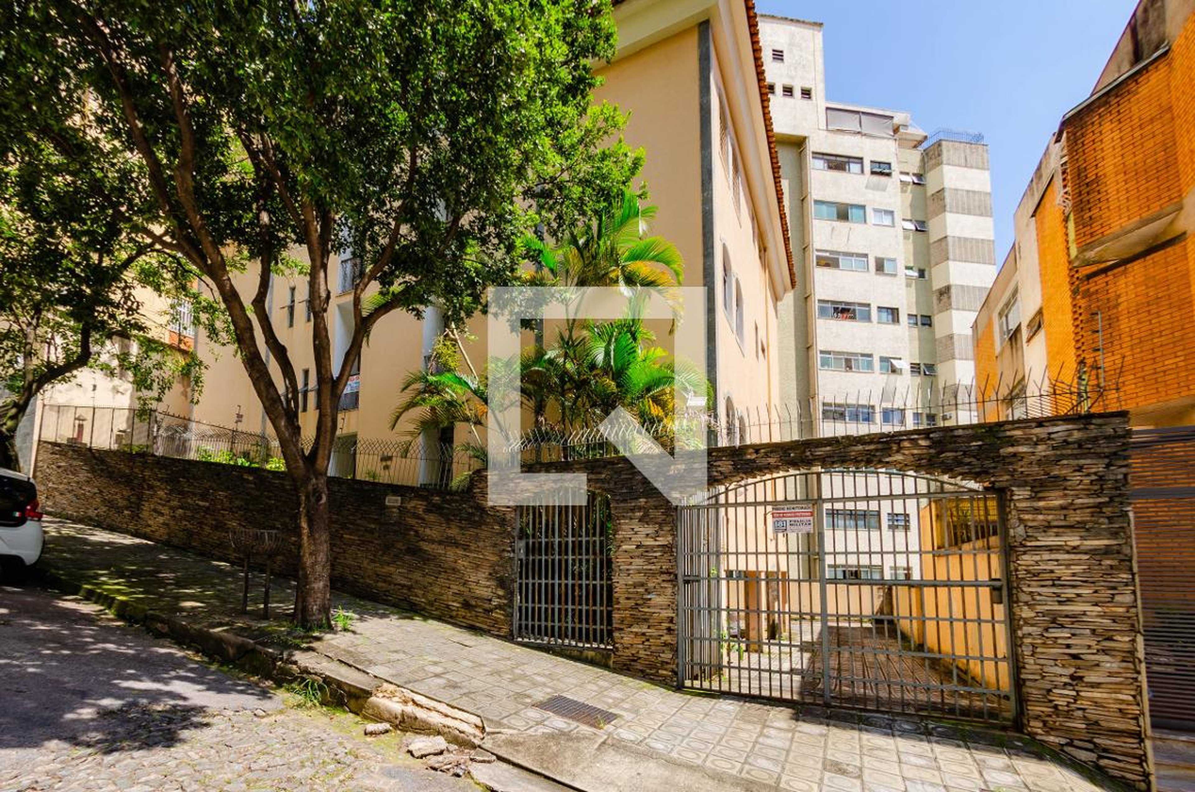 Fachada Condomínio em Rua Daniel de Carvalho, 1349