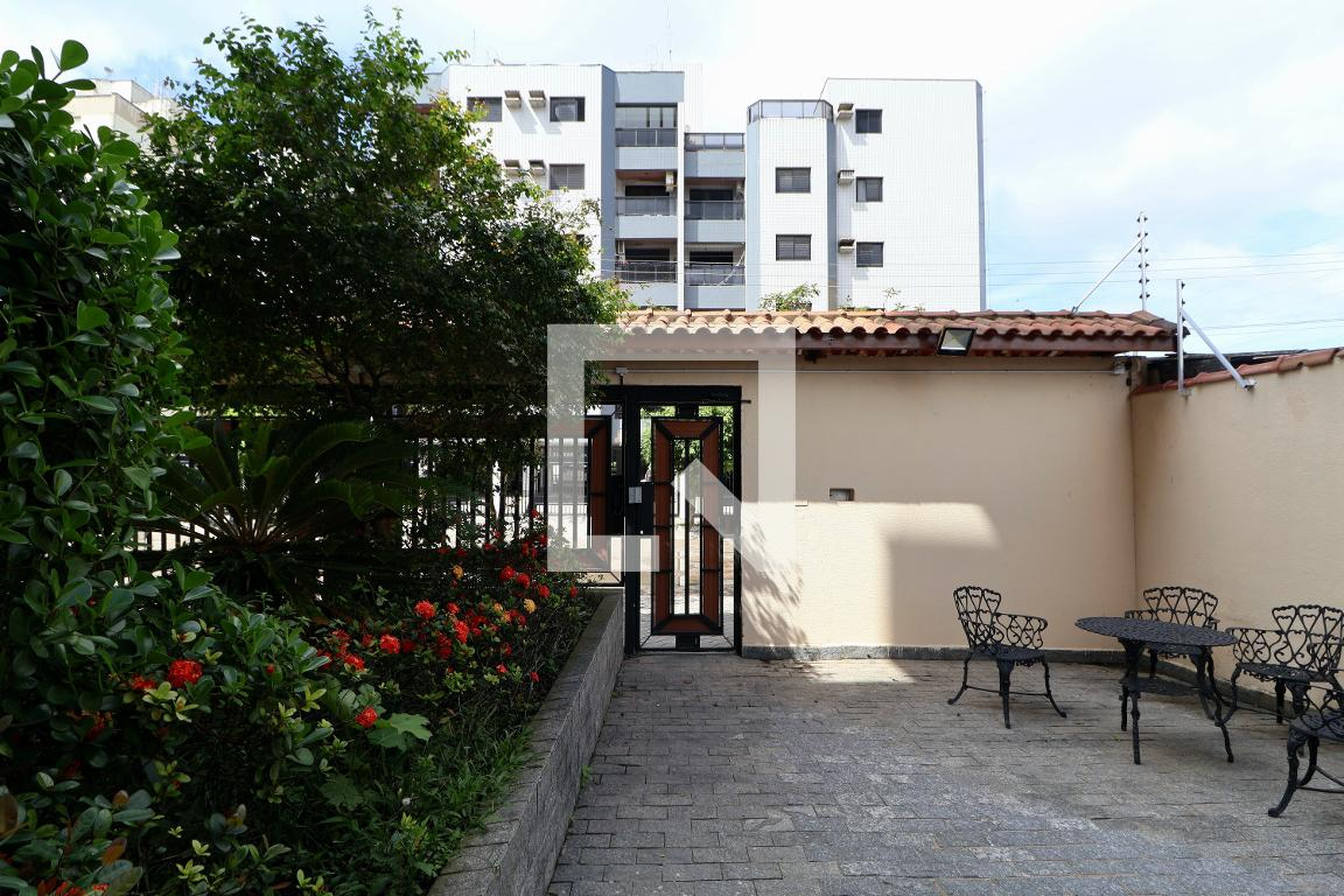 Fachada Condomínio em Rua Flávio Humberto Ribizi, 47