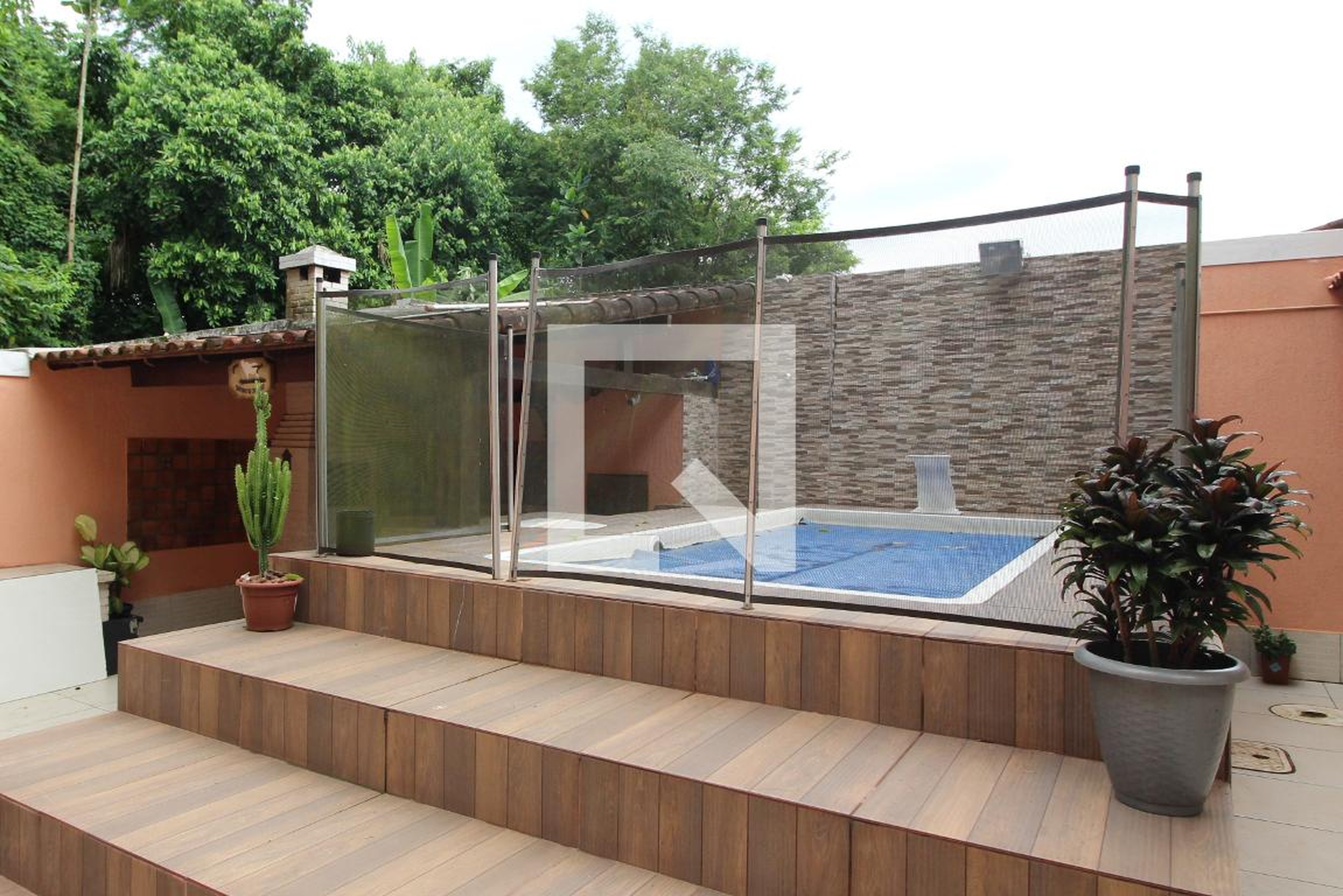 Piscina - Caminho do Bosque