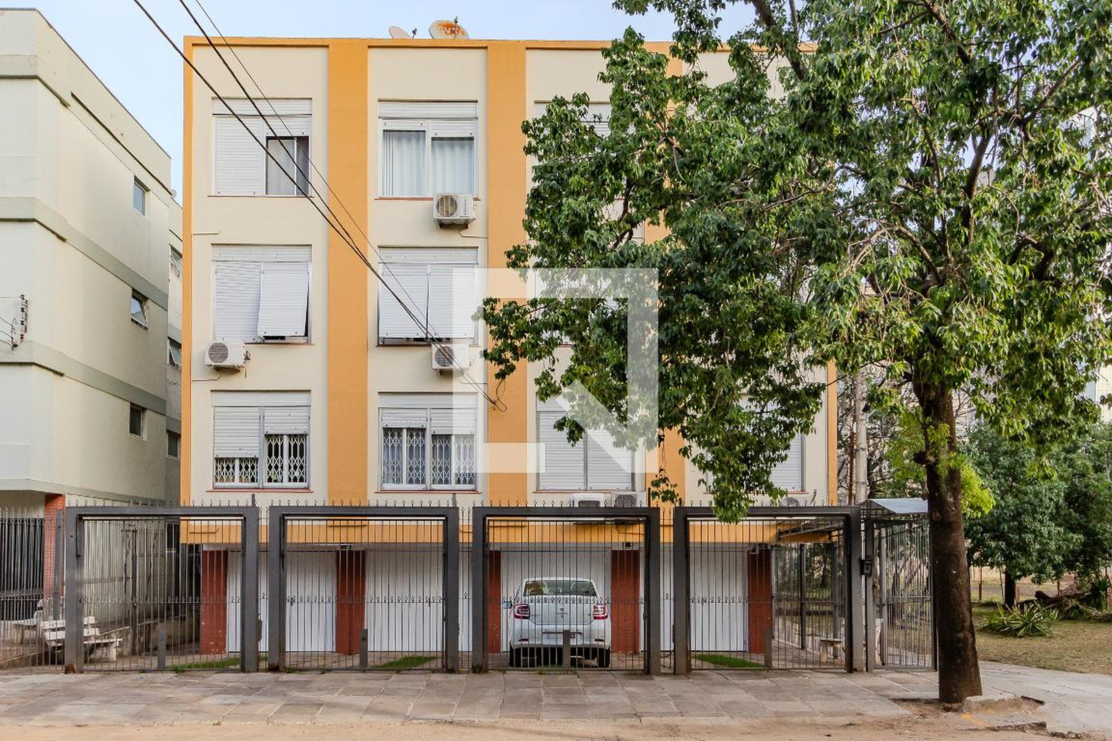 Fachada Condomínio em Rua Doutora Rita Lobato, 131