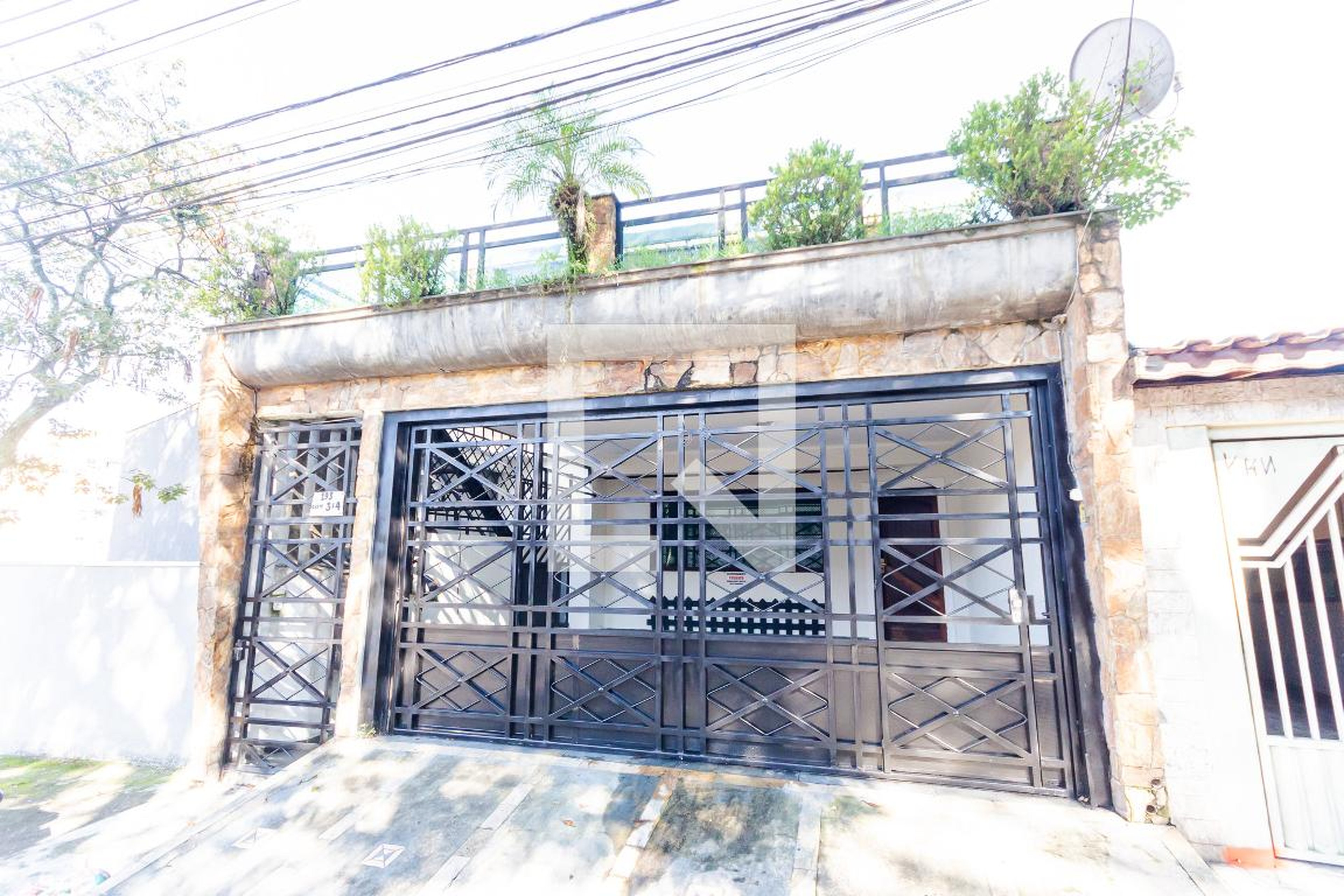 Fachada Condomínio em Rua Andorra, 193