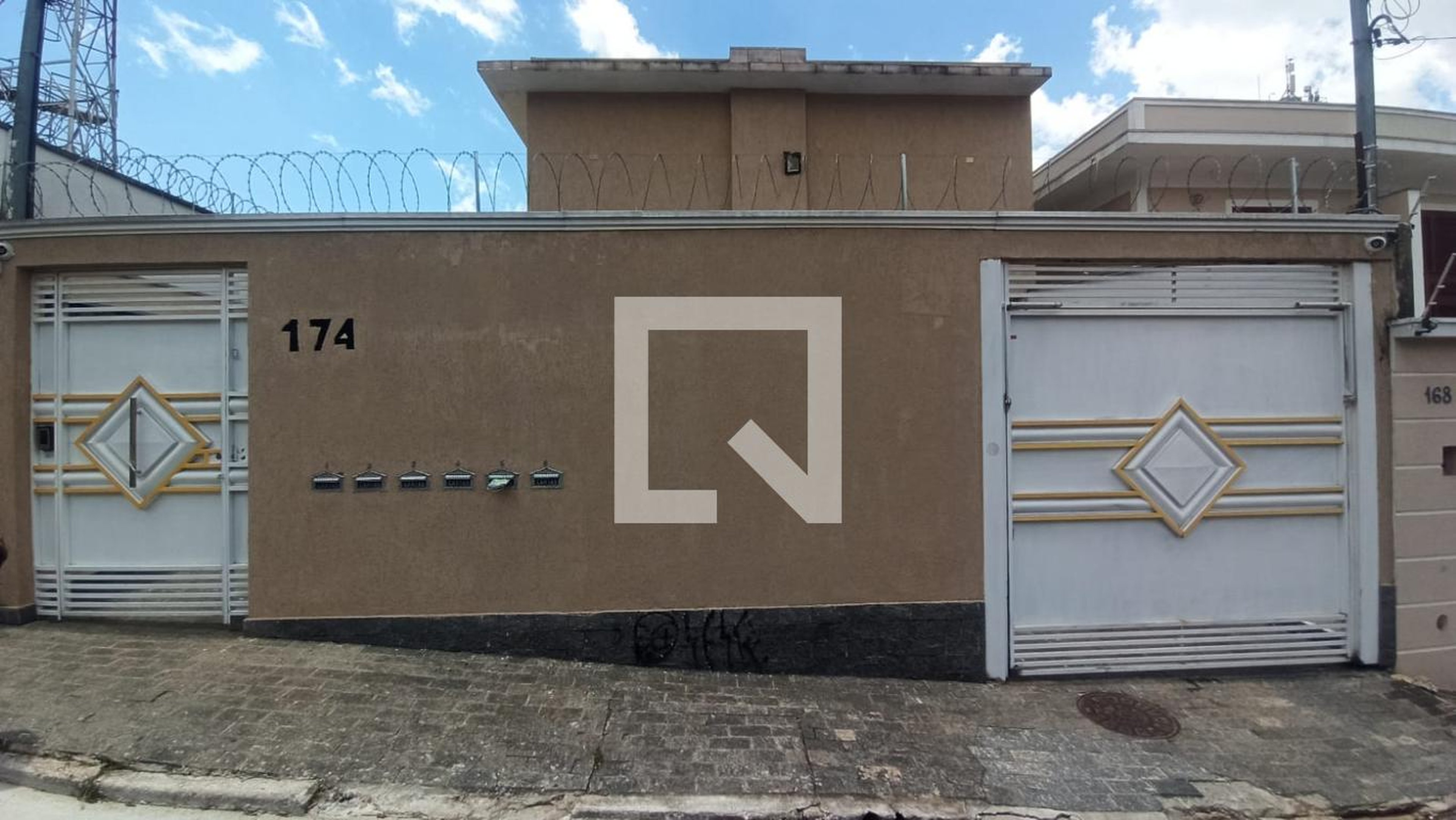 Fachada Condomínio em Rua Santo Alberto, 174