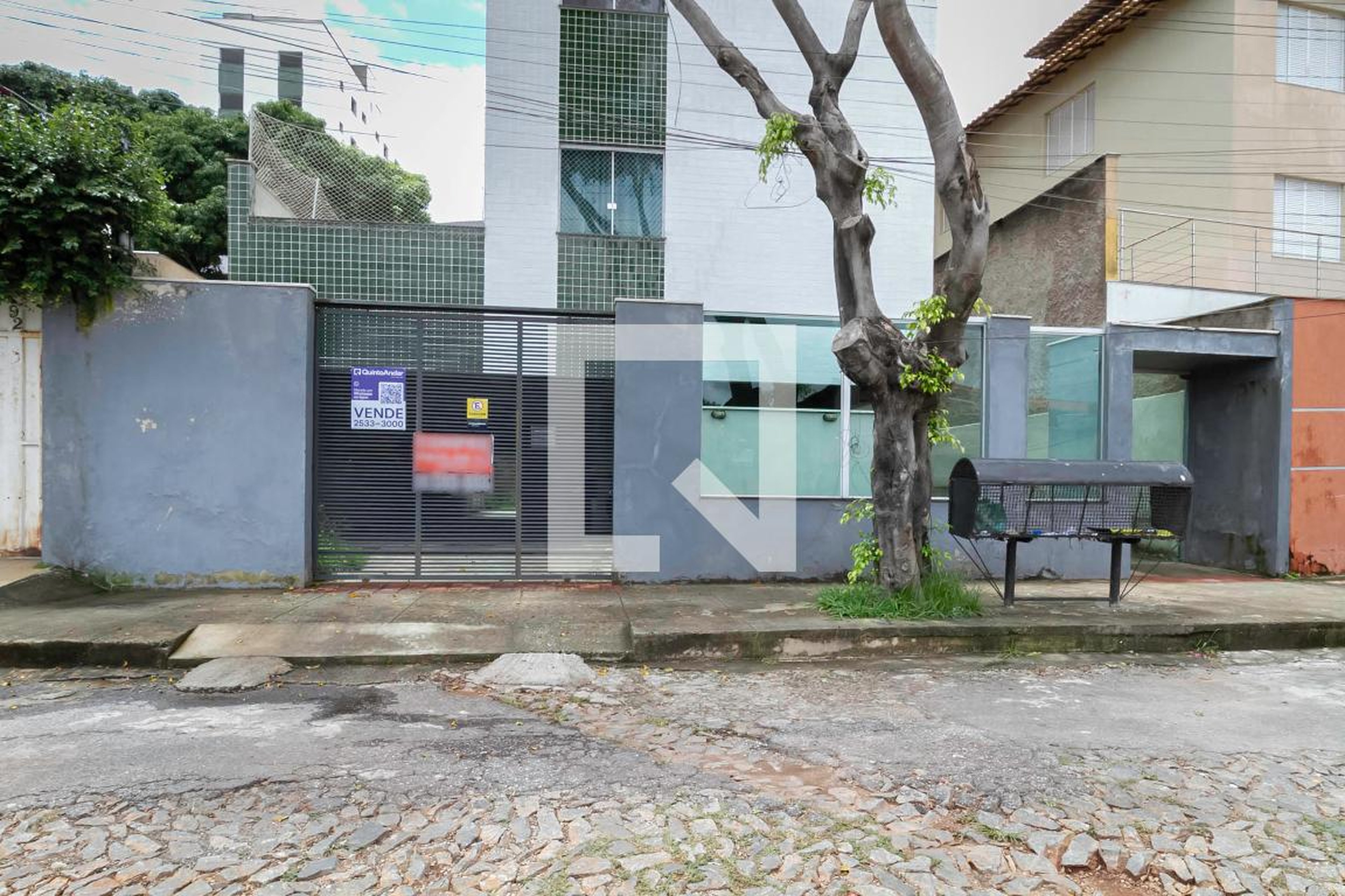 Fachada Condomínio em Rua Efigênio Cândido da Rocha, 72