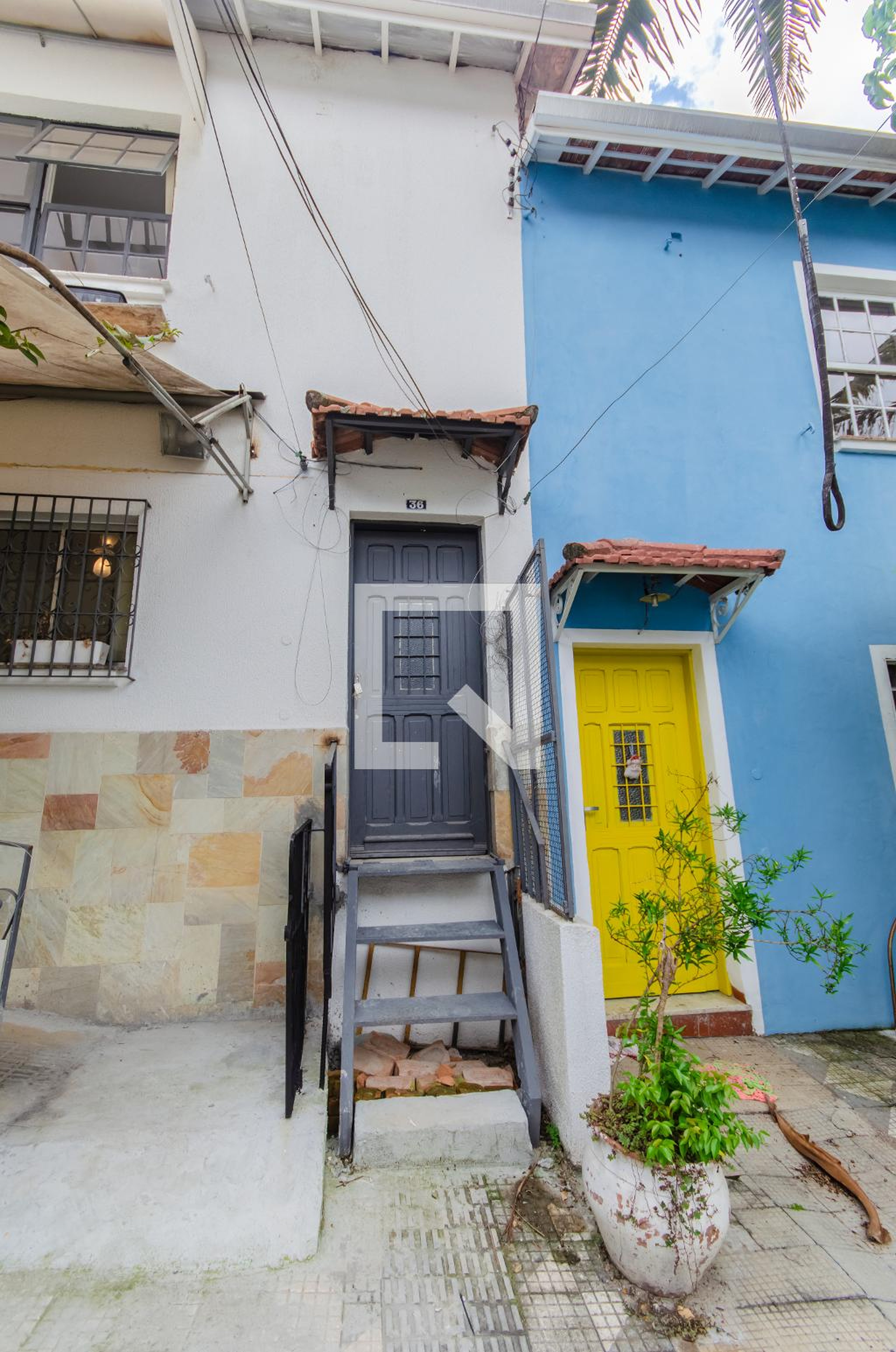 Fachada Condomínio em Rua Comendador Paulo Brancato, 36