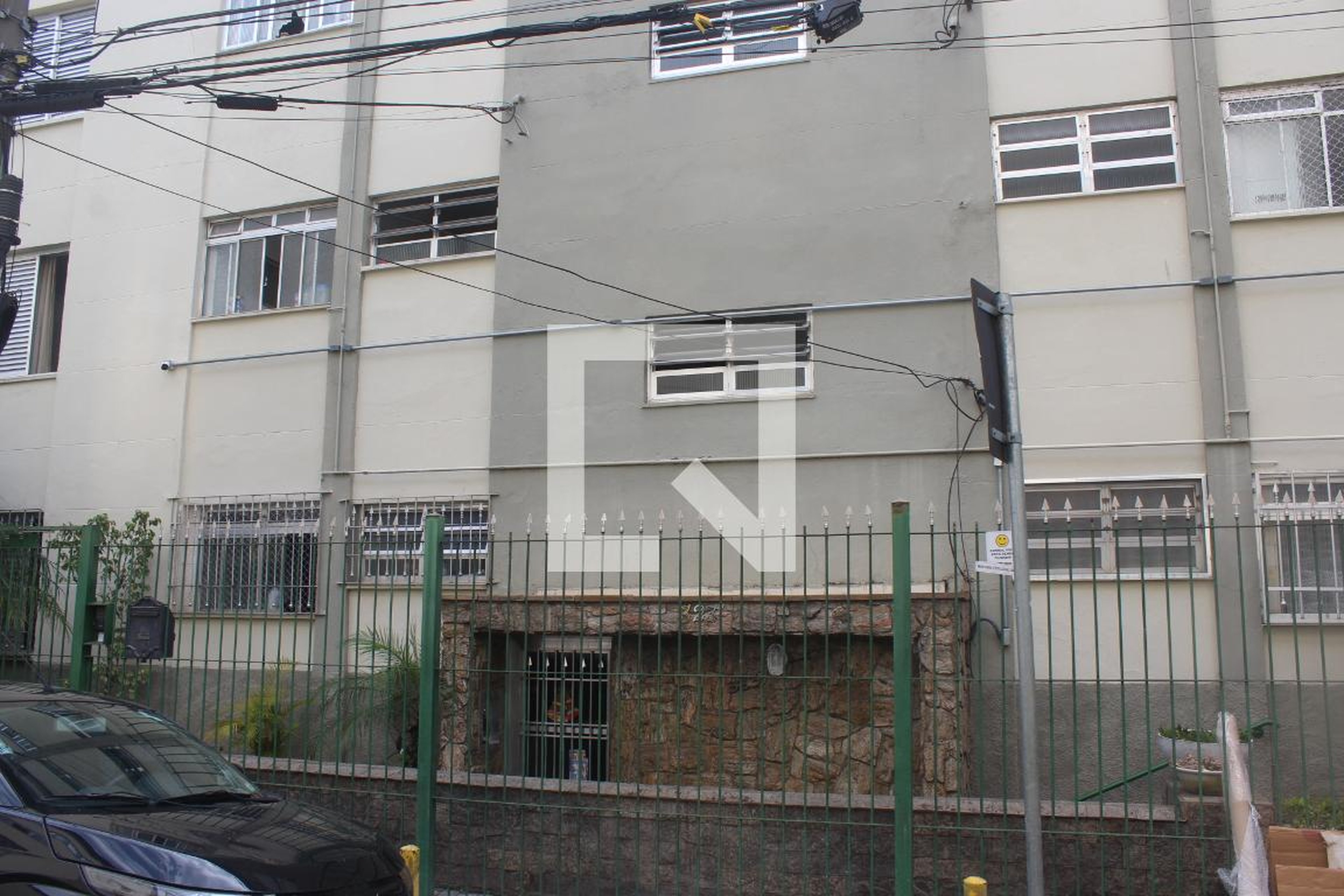 Fachada Condomínio em Rua Doutor Domingos Guedes Cabral, 323