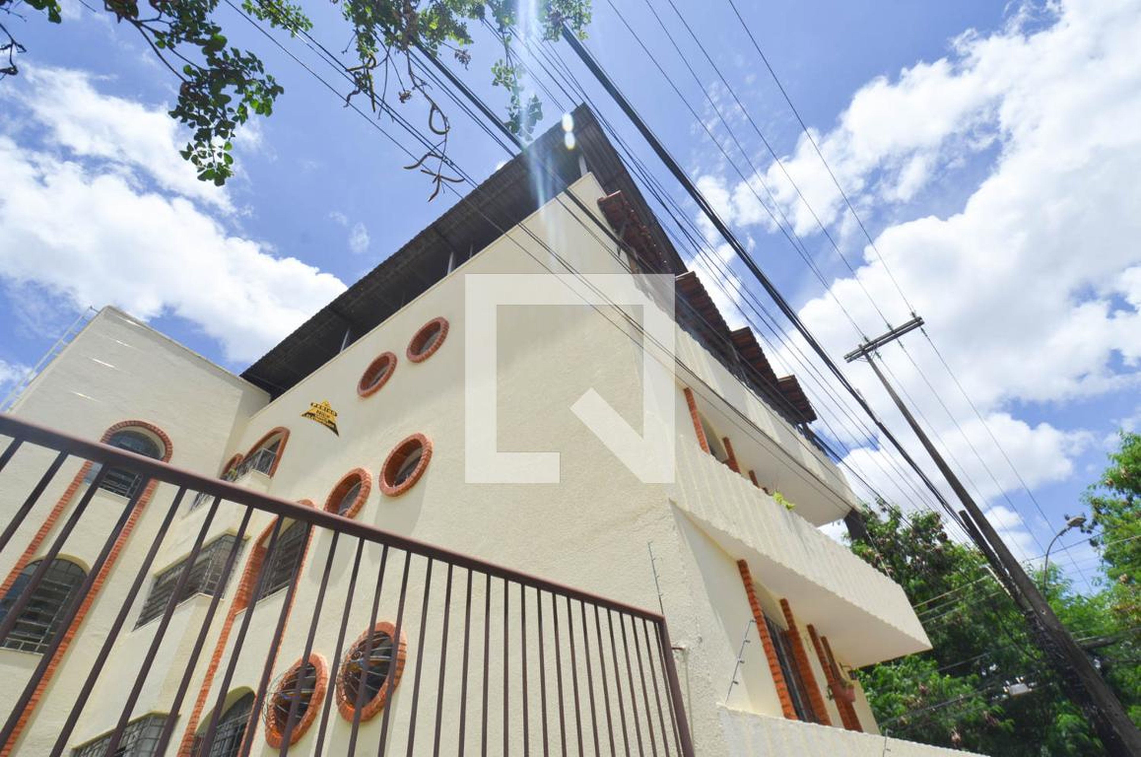 Fachada Condomínio em Rua Pôrto Firme, 100