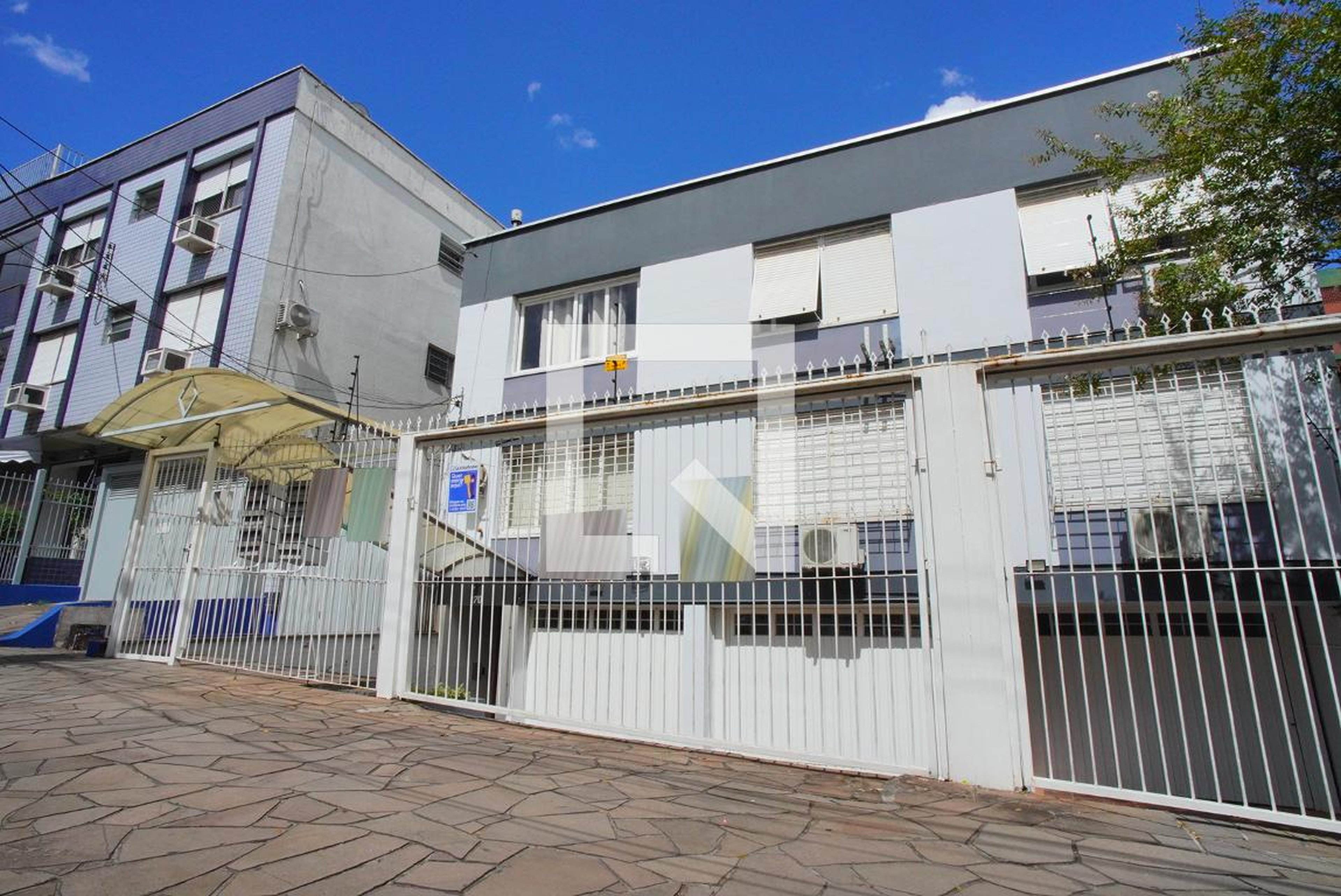 Fachada Condomínio em Rua Guilherme Alves, 170