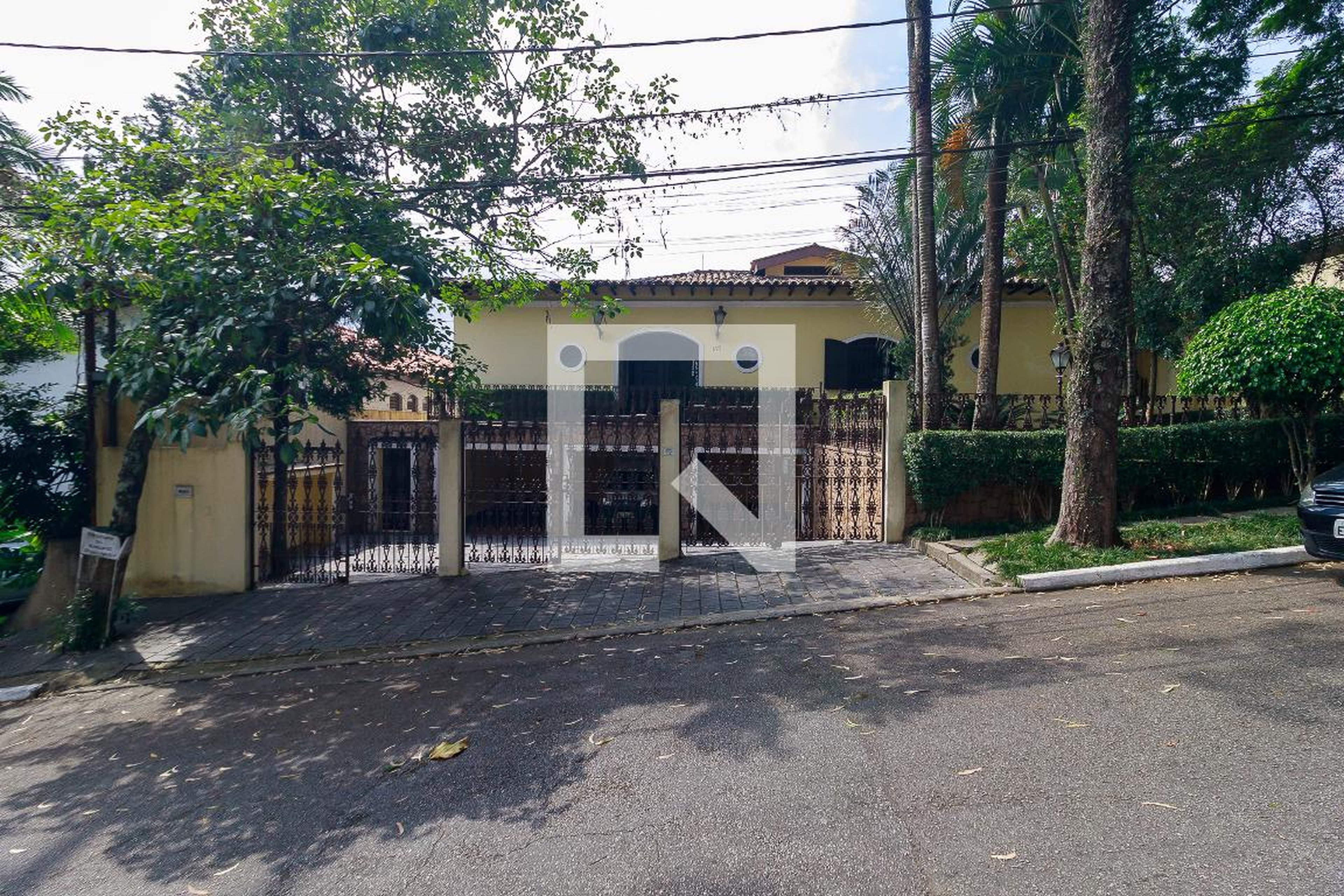 Fachada Condomínio em Rua Cristóvão Pereira, 183