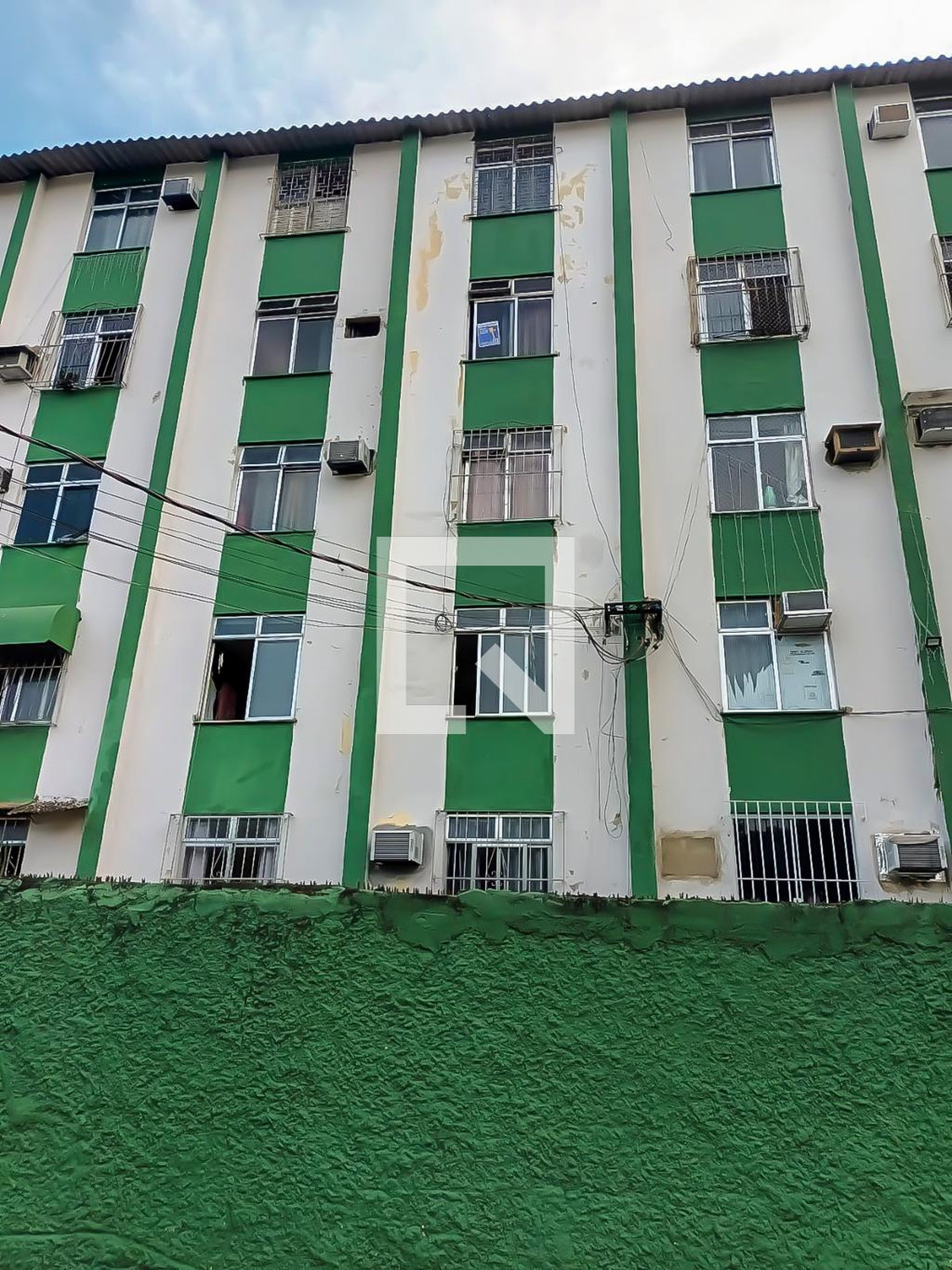 Fachada Condomínio em Rua Pereira Pinto, 221