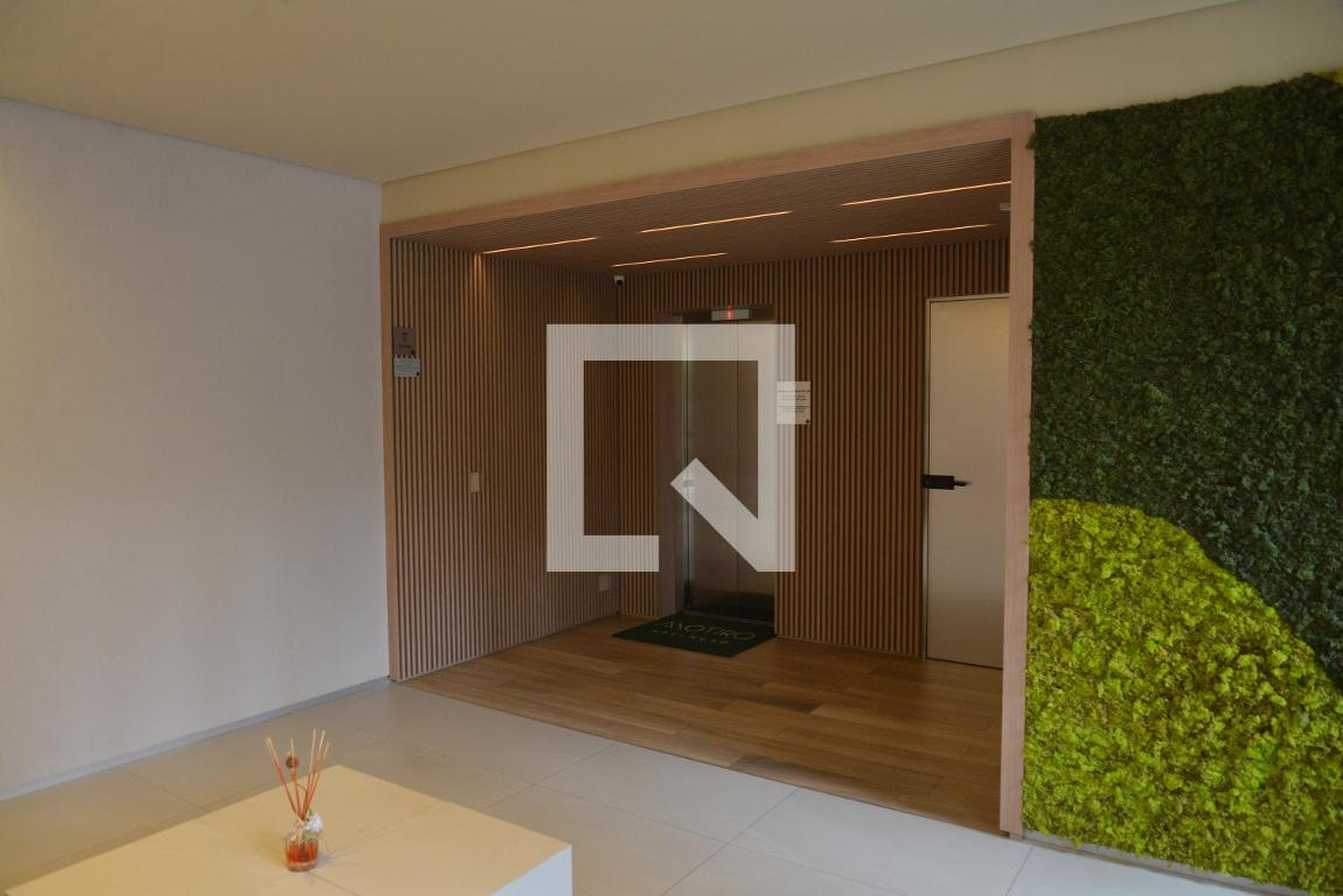 Elevador - Motiró Assunção