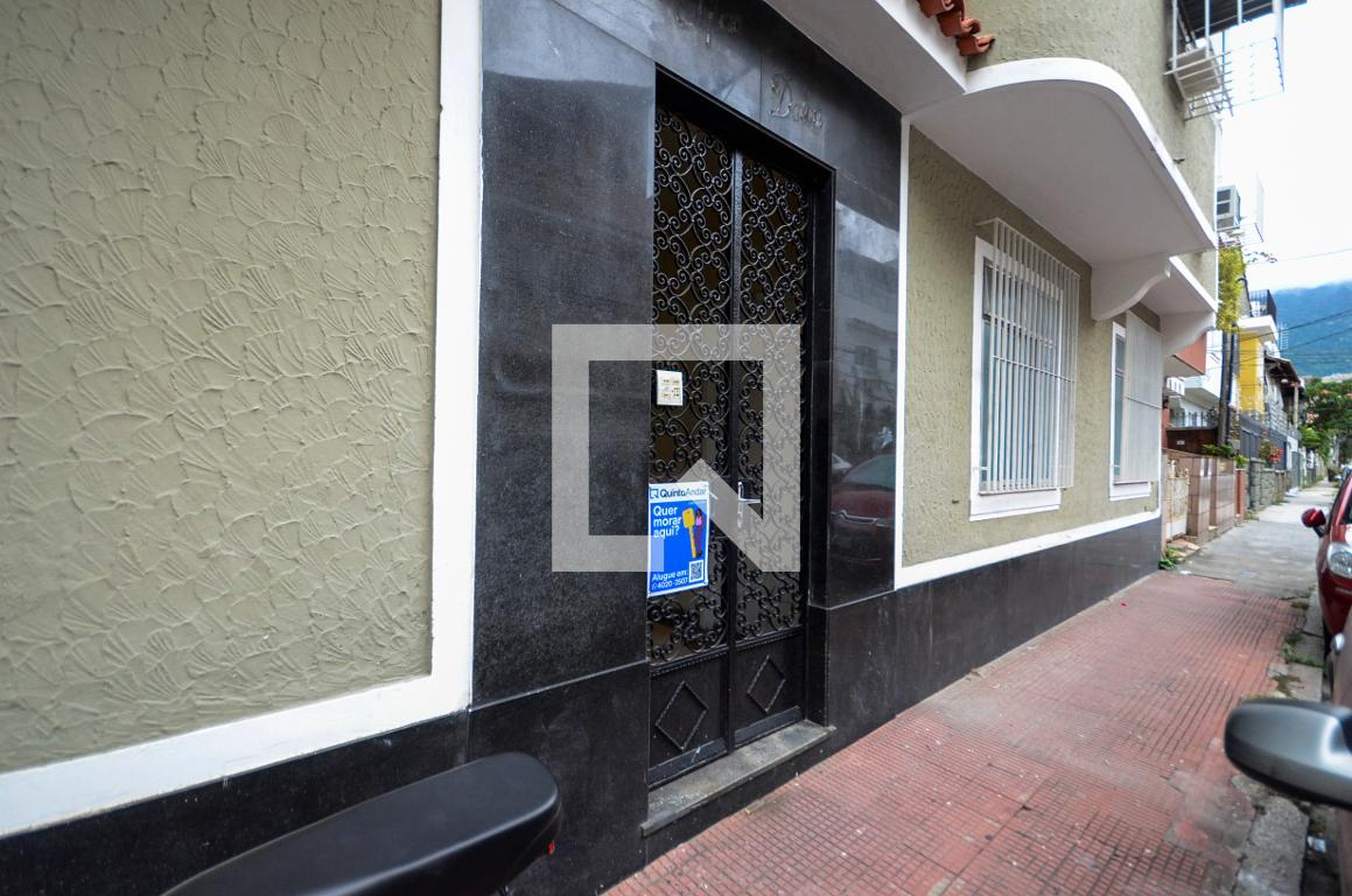 Fachada Condomínio em Rua Agostinho Menezes, 288