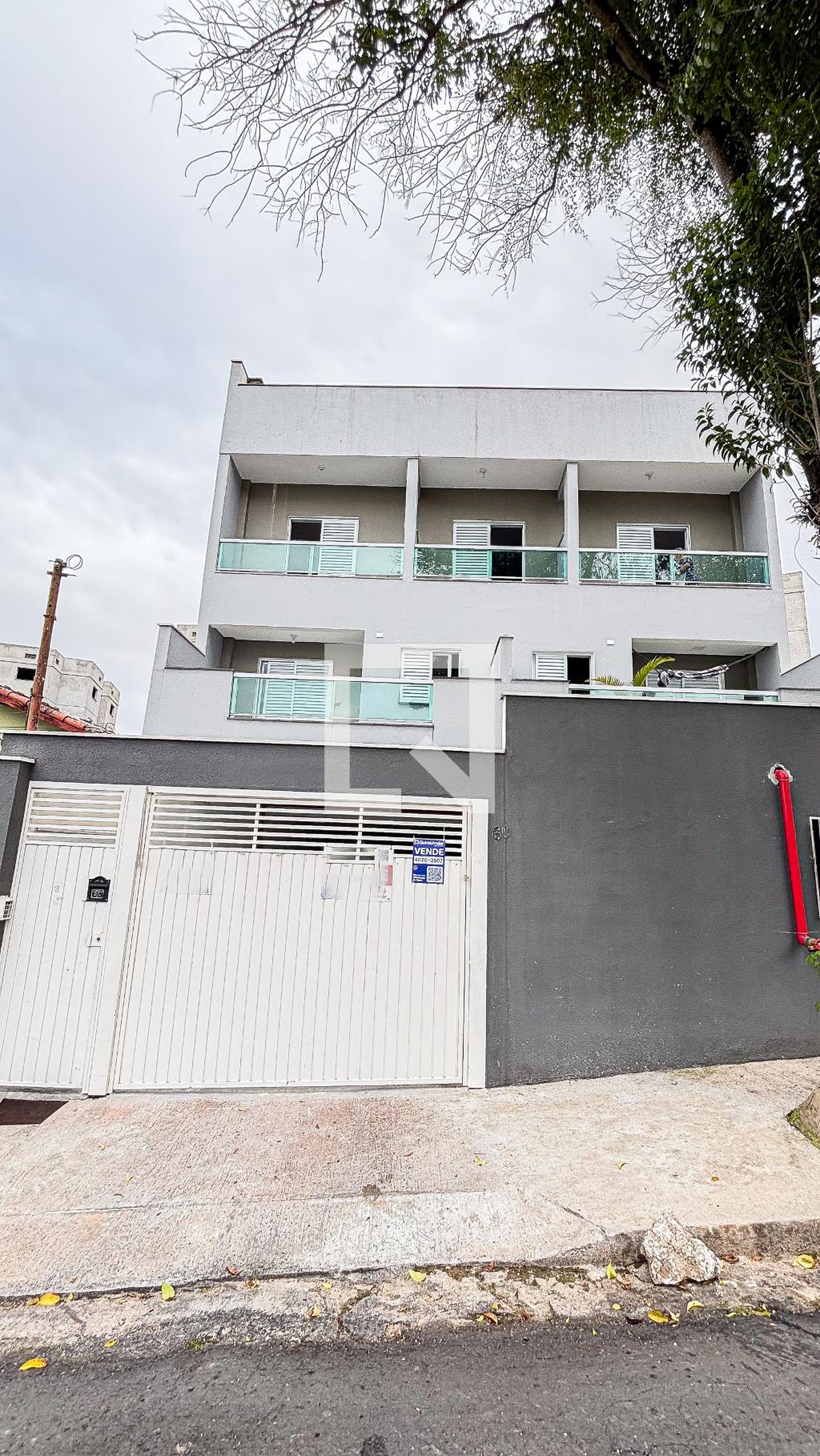 Fachada Condomínio em Rua Newton, 60