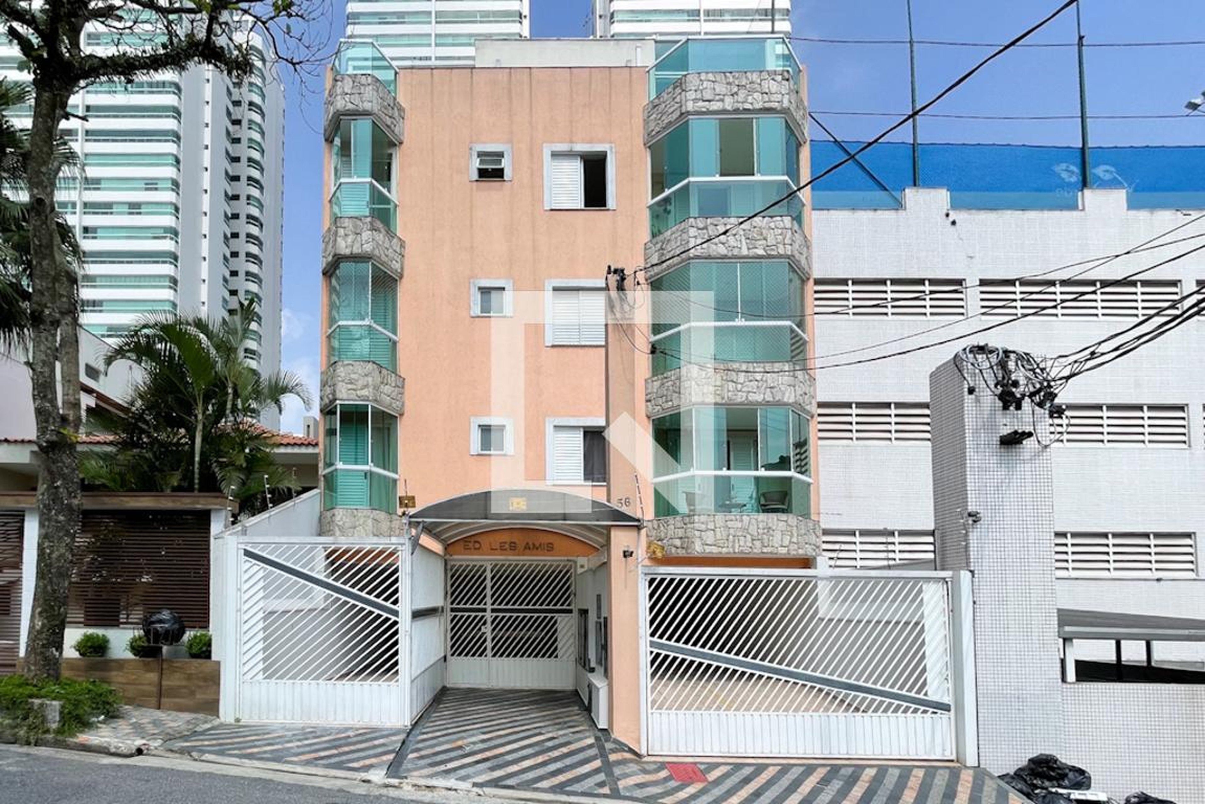 Fachada Condomínio Les Amis