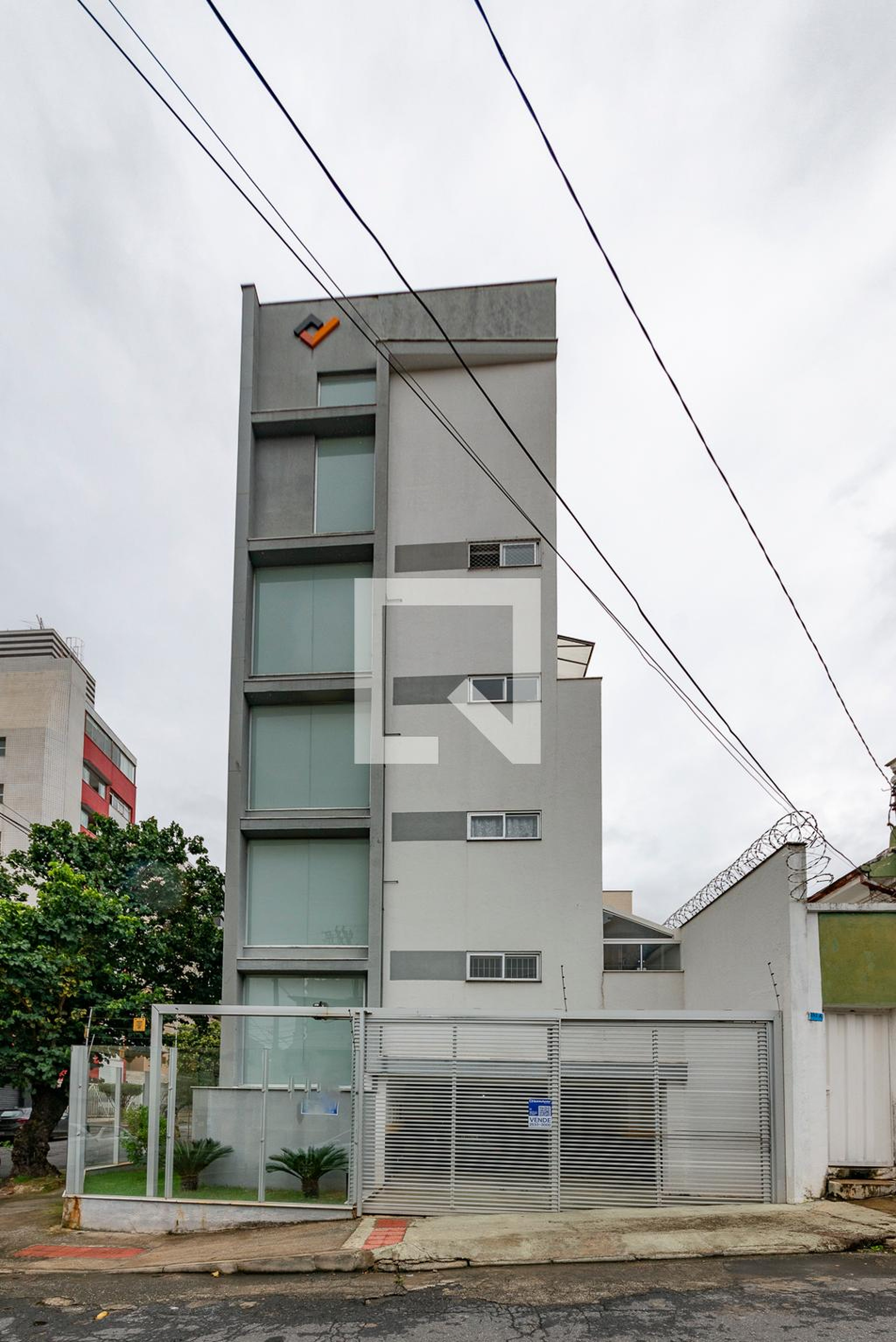 Fachada Condomínio em Rua Esmeralda, 382
