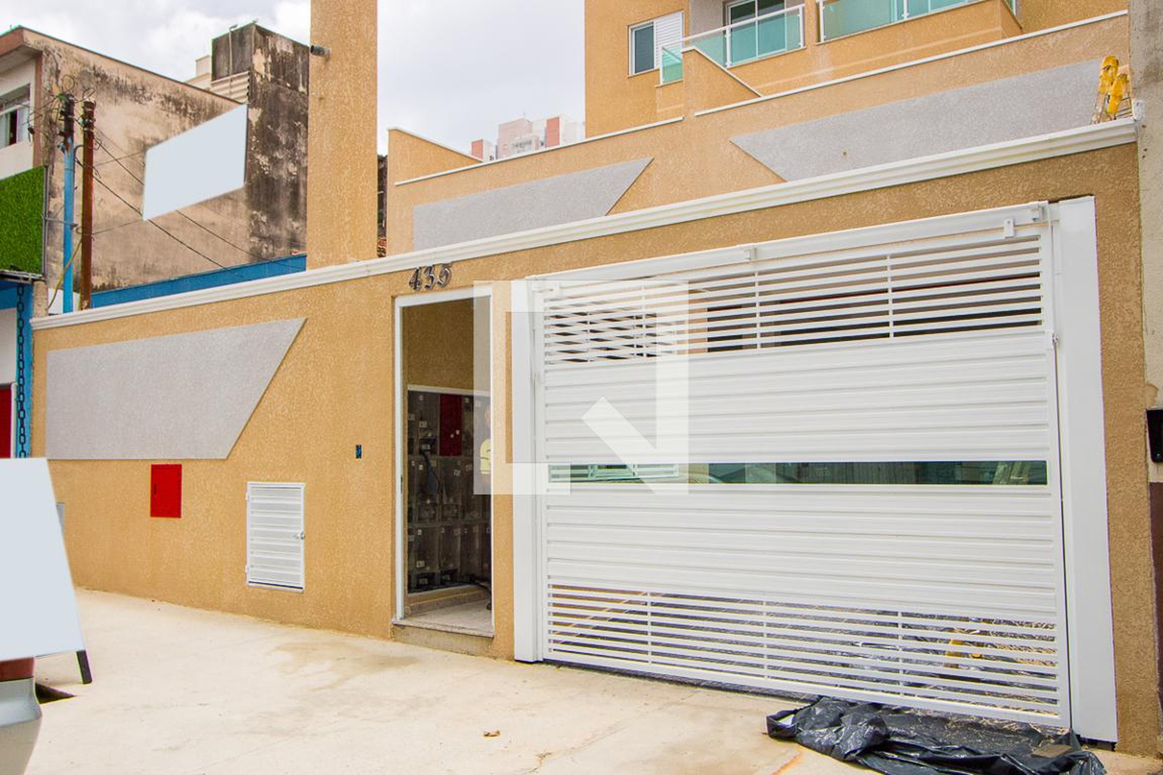 Fachada Condomínio em Rua Cruzeiro do Sul, 435