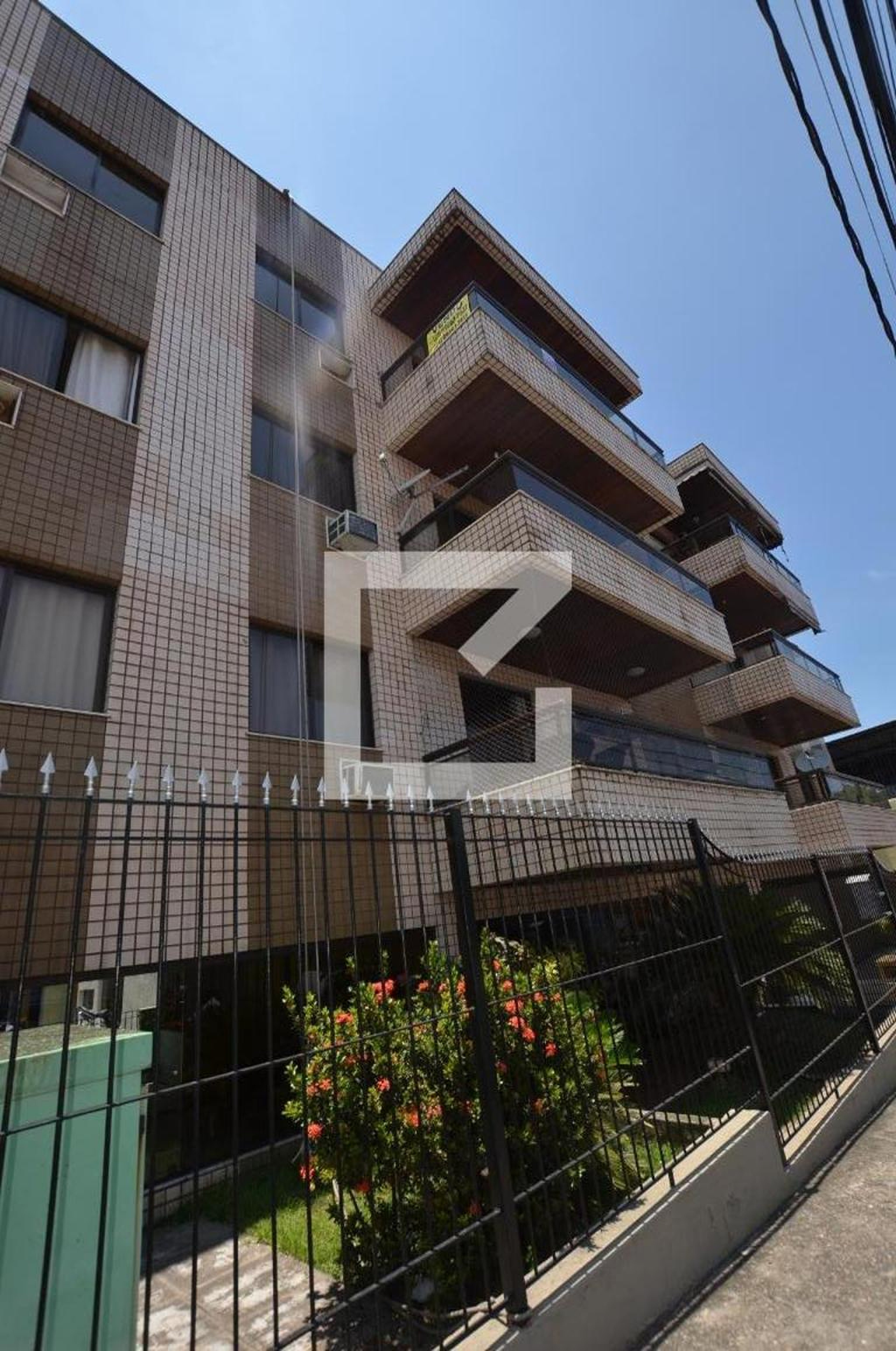 Fachada do Prédio Edifício Village Simone