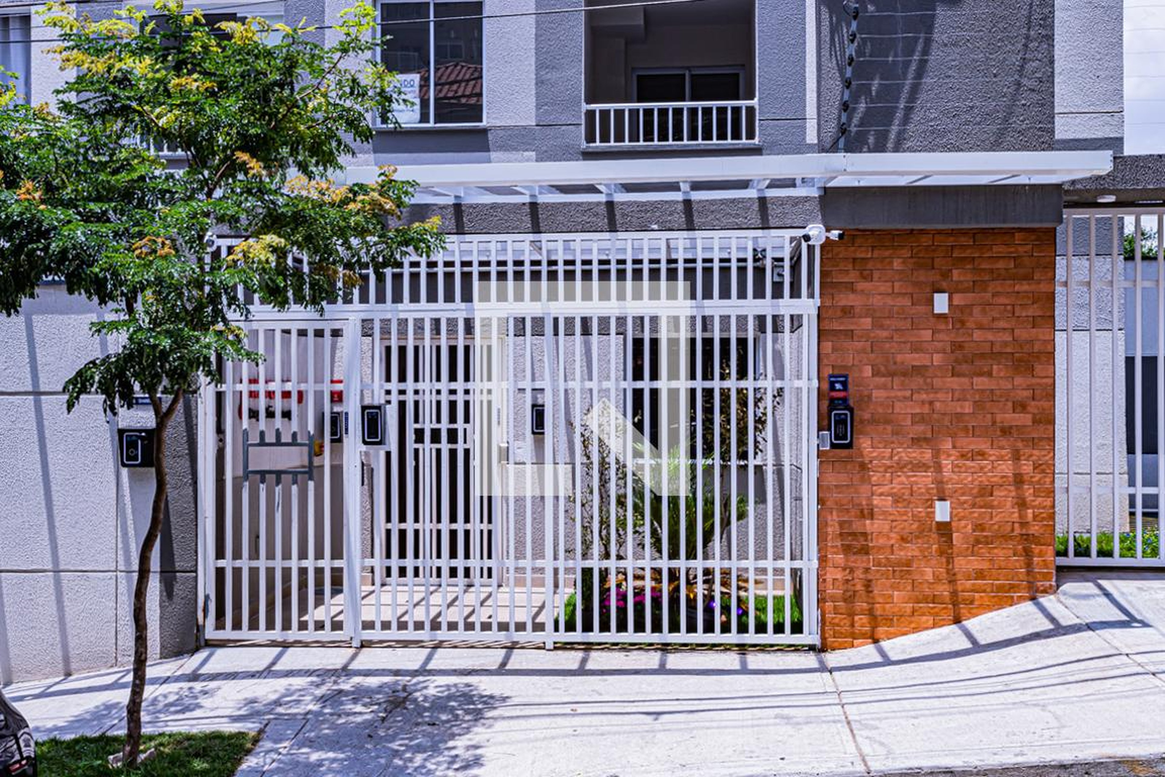 Fachada Condomínio em Rua Francisco Chaves Pinheiro, 811