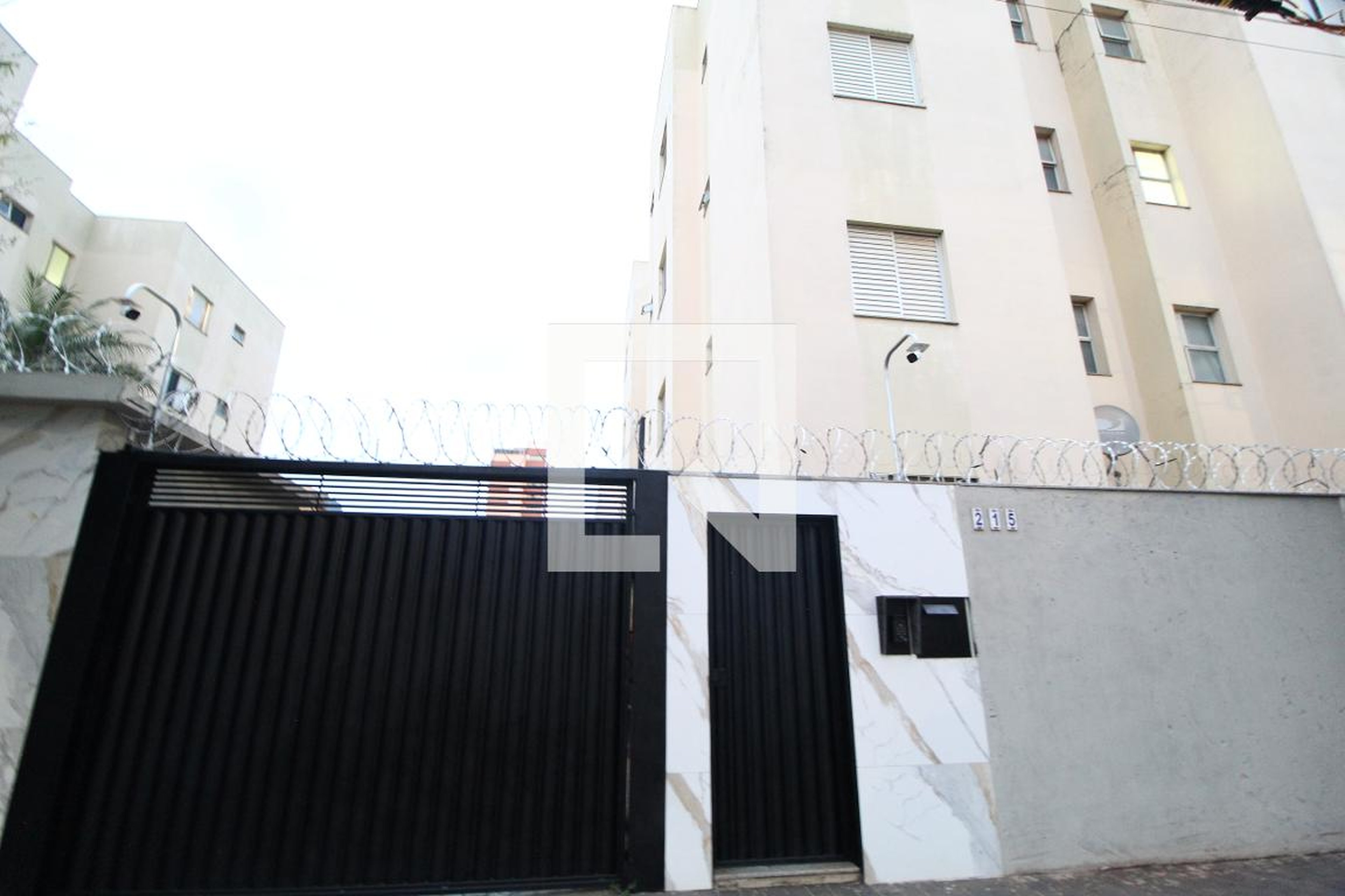 Fachada Condomínio em Rua Alfredo Tormim, 215