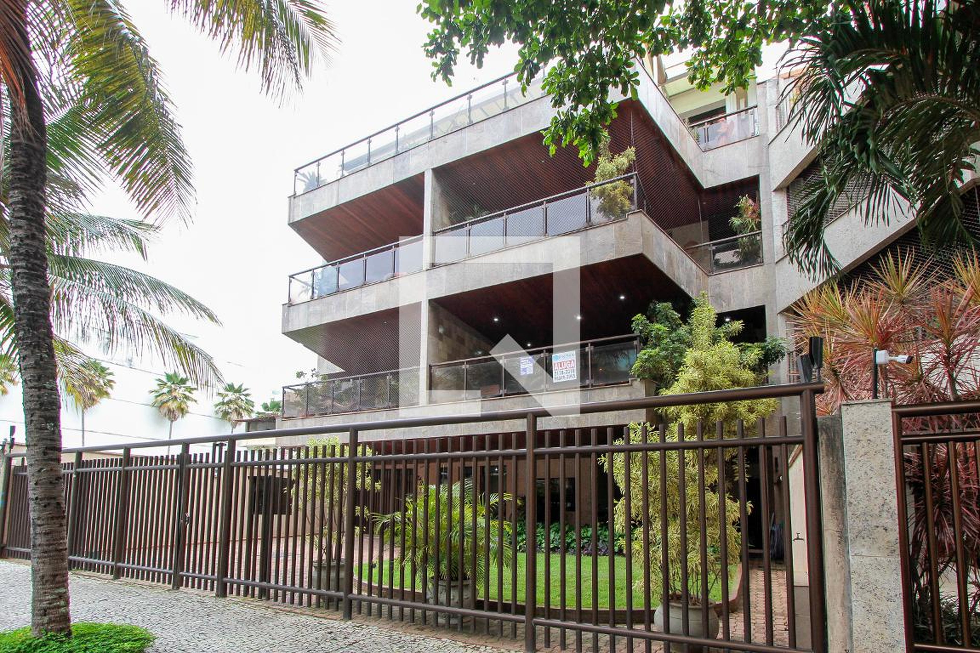 Fachada Condomínio em Avenida General Guedes da Fontoura, 811